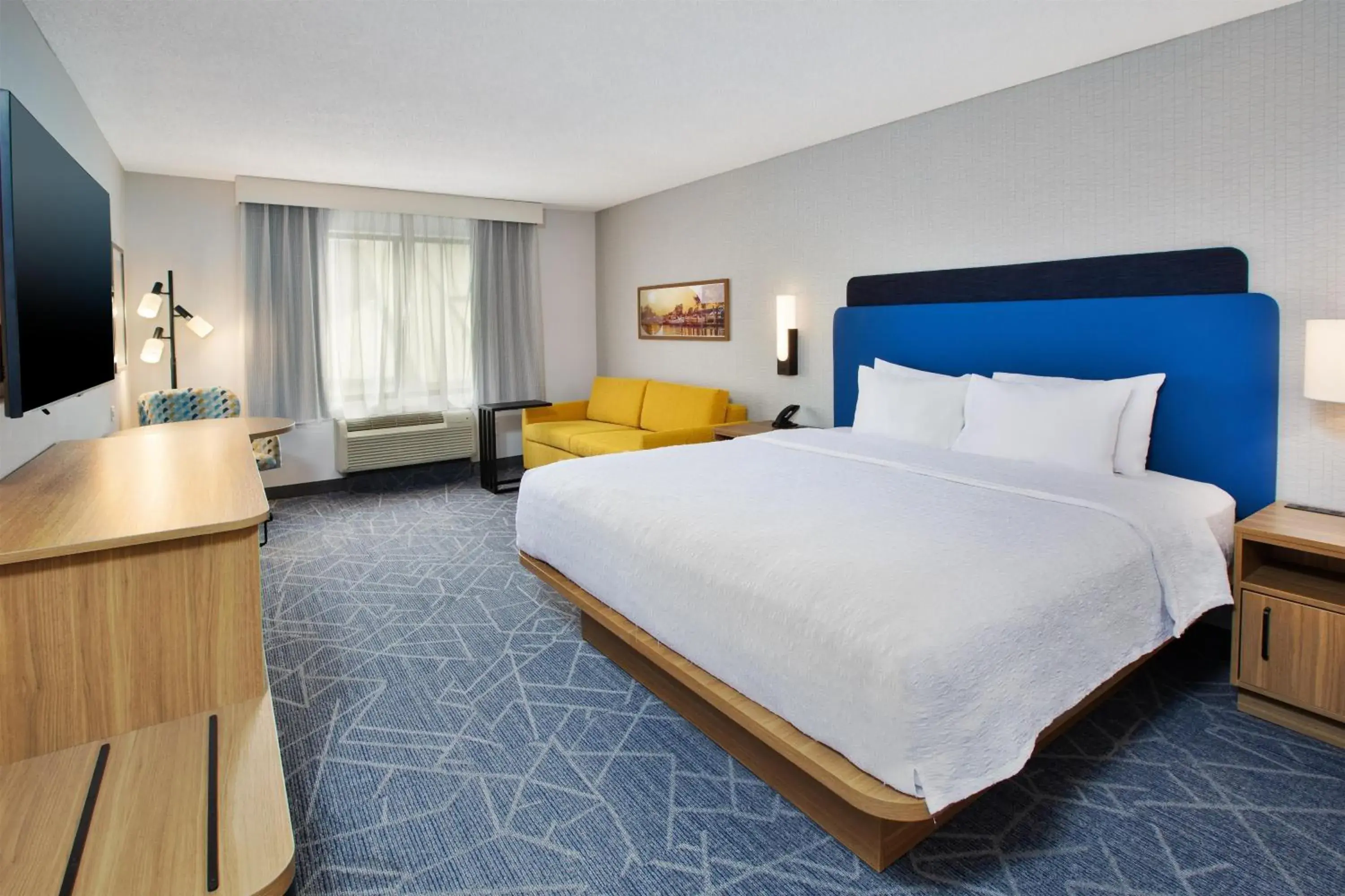 Bed in Hampton Inn Detroit/Belleville-Airport Area Bed in Hampton Inn Detroit/Belleville-Airport Area