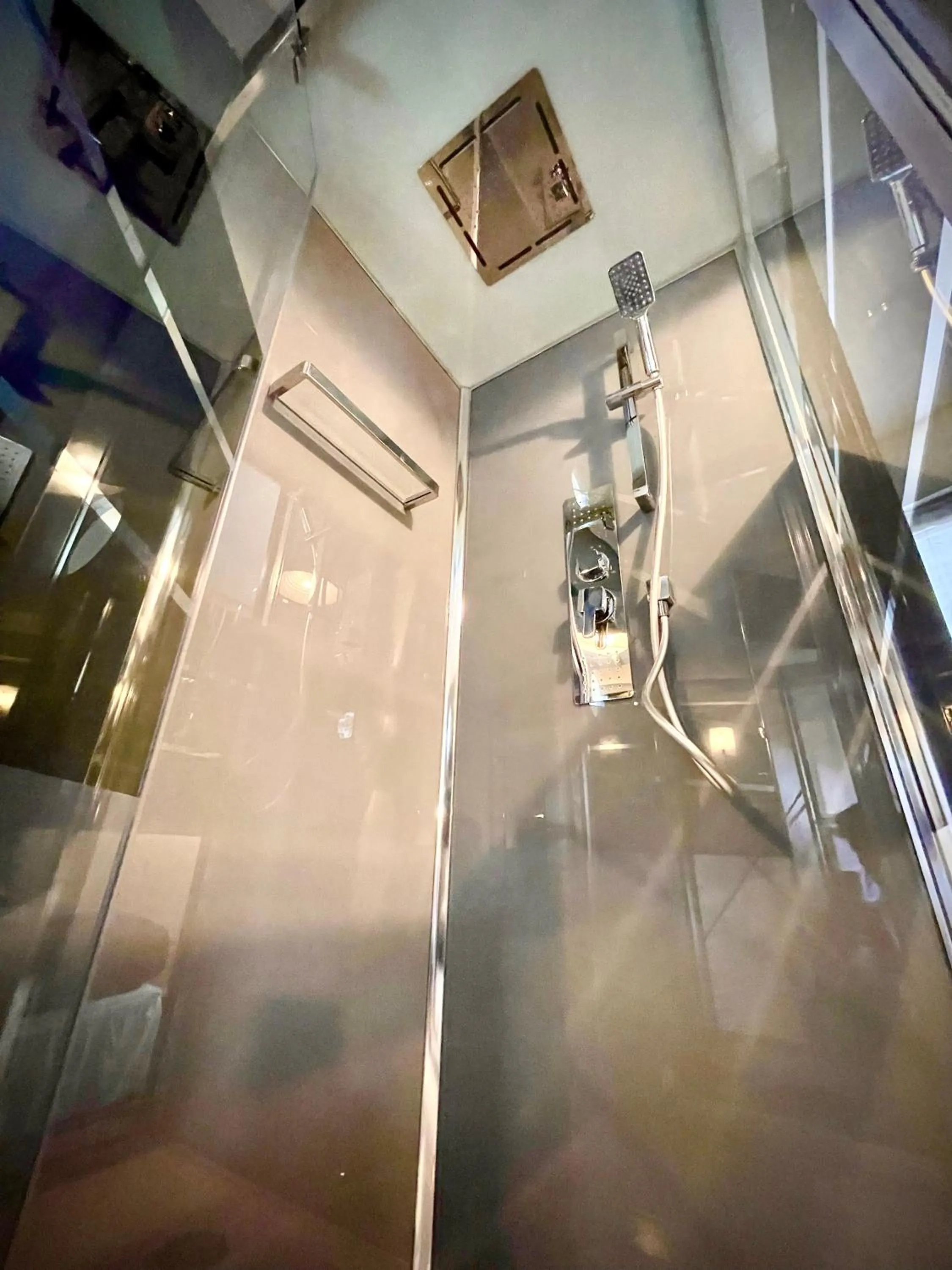 Shower in Hôtel Paul Riquet