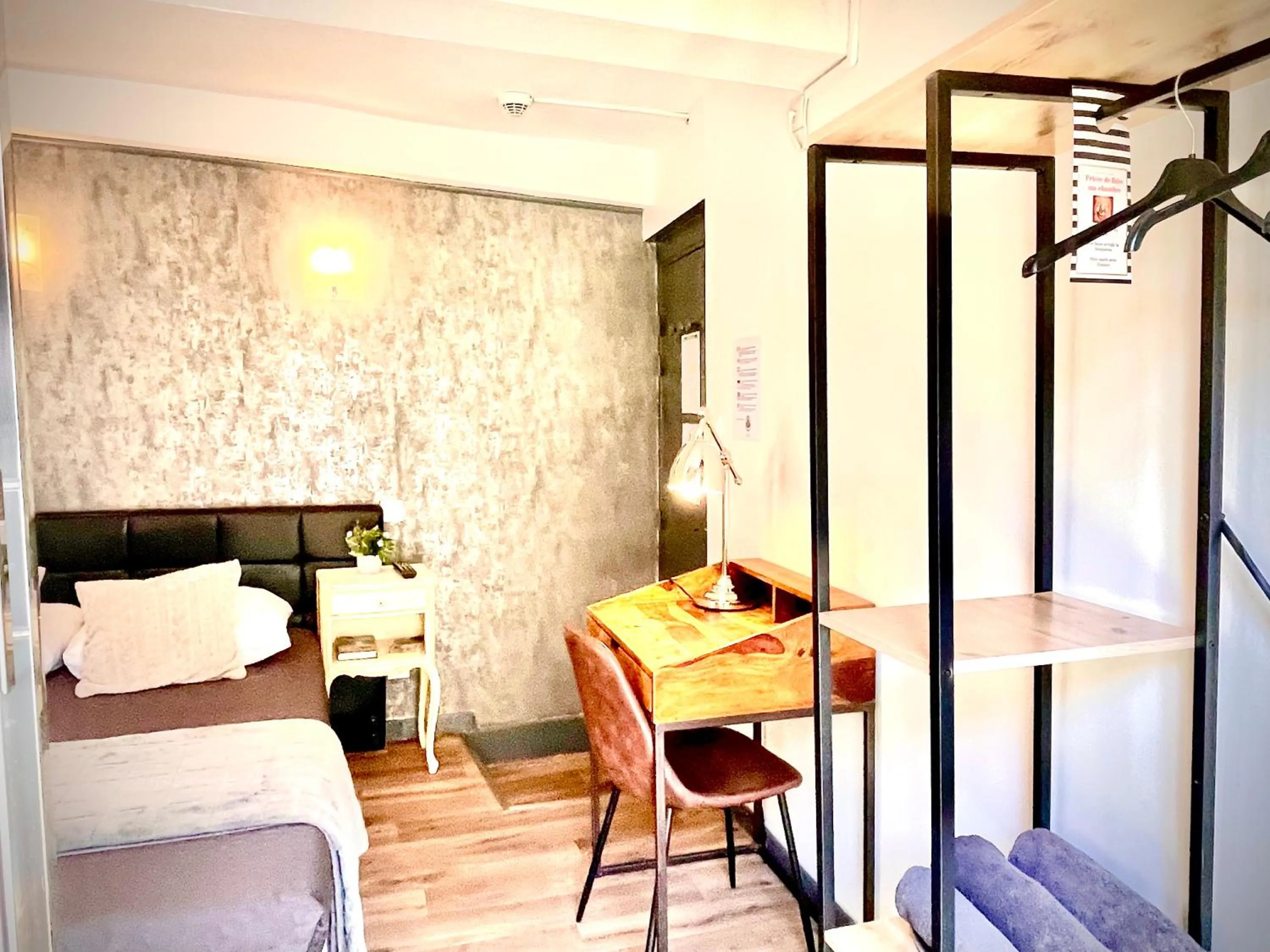 Photo of the whole room, Bed in Hôtel Paul Riquet