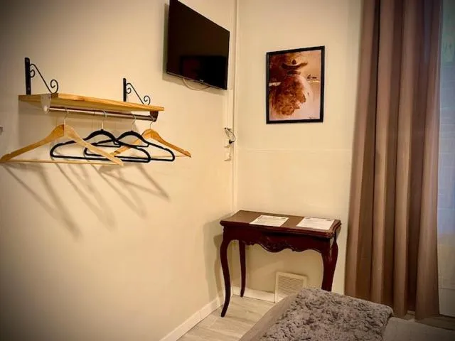 TV and multimedia in Hôtel Paul Riquet