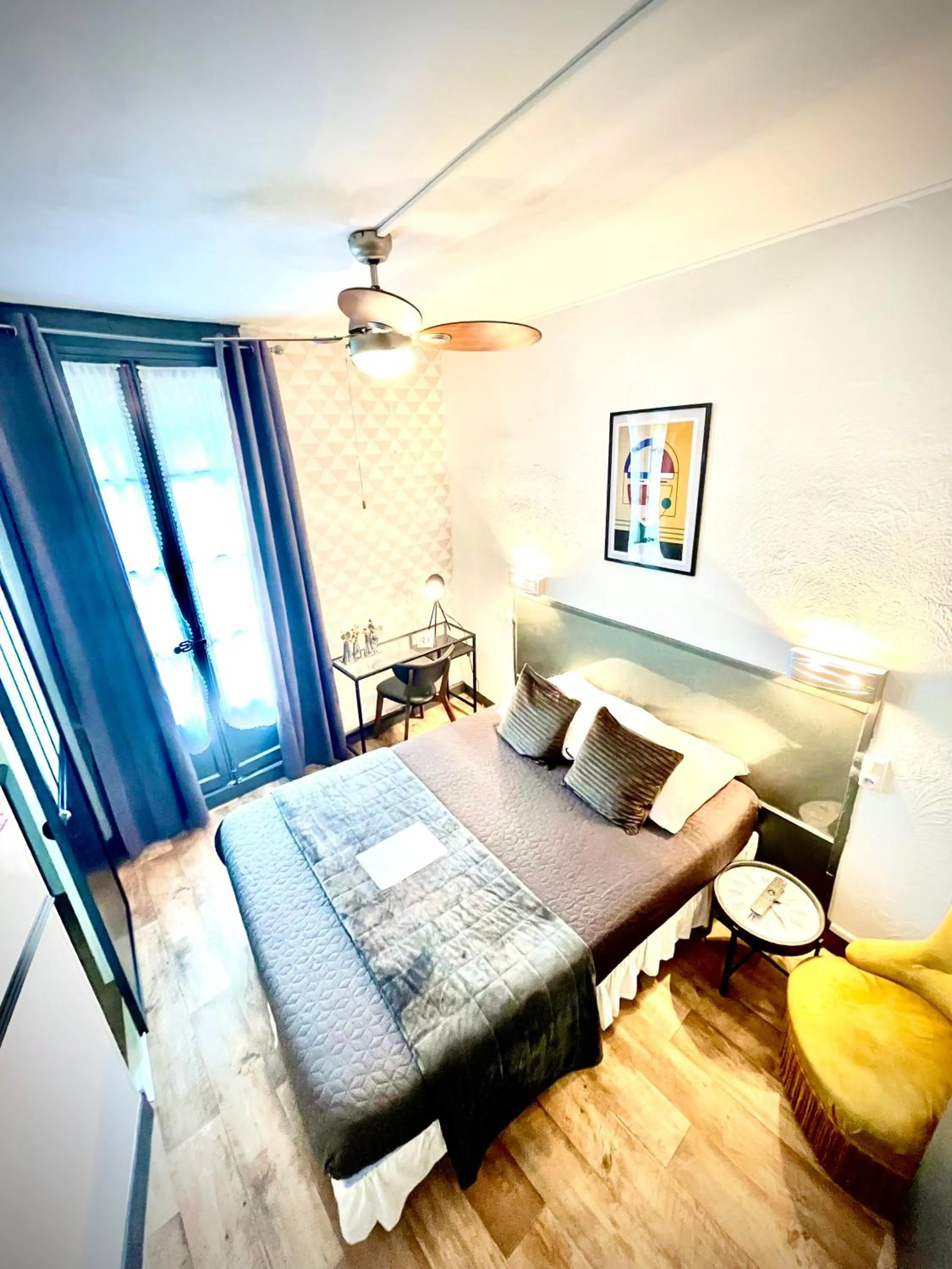 Photo of the whole room, Bed in Hôtel Paul Riquet