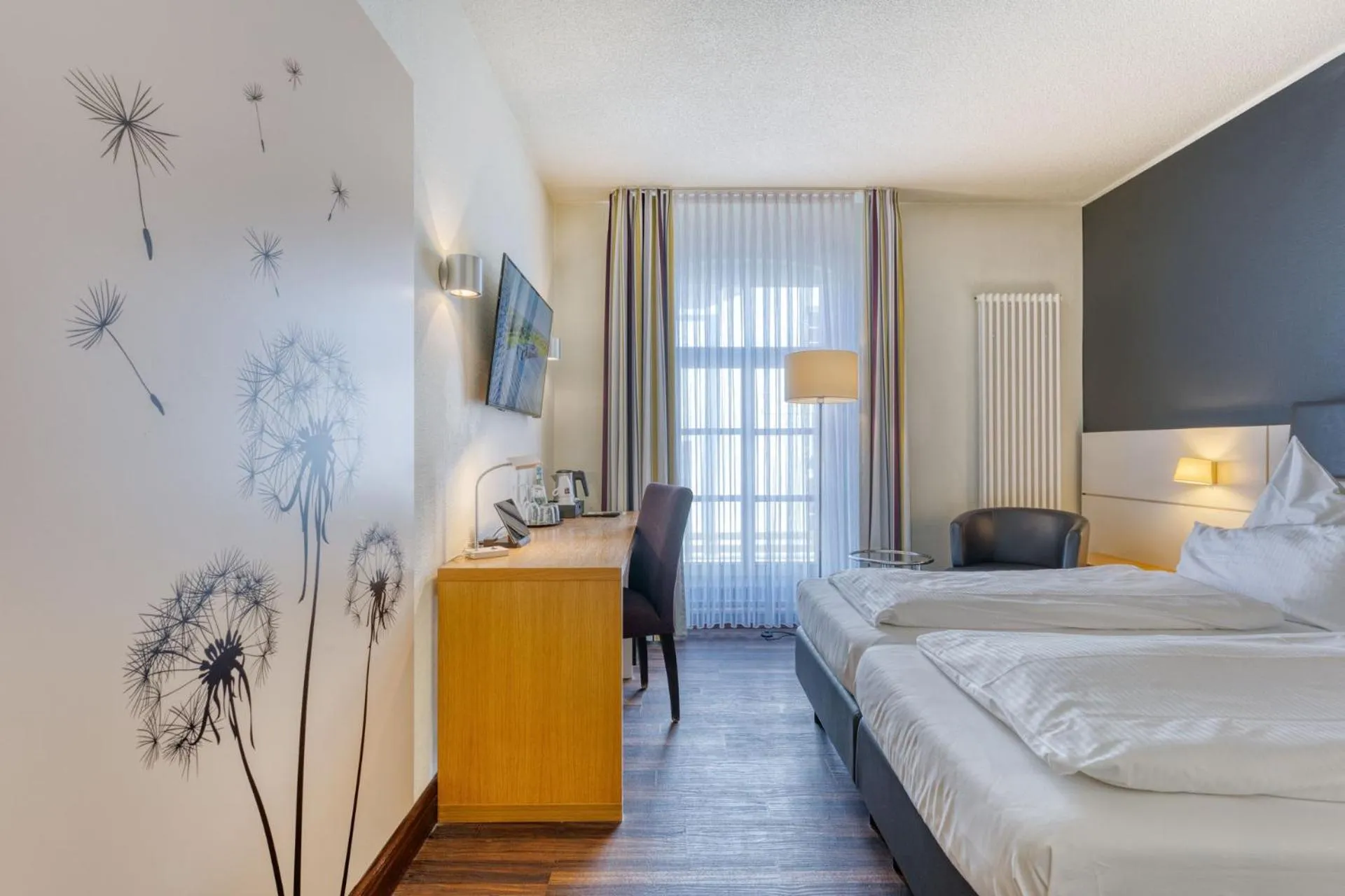 Photo of the whole room, Bed in Inselhotel König