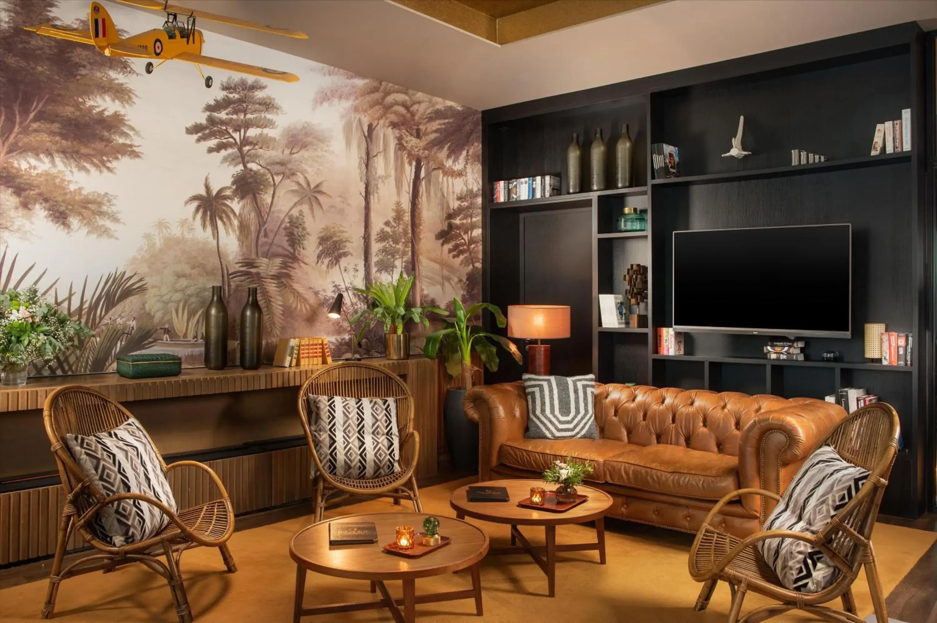 Lounge or bar in NH Lyon Airport Lounge or bar in NH Lyon Airport