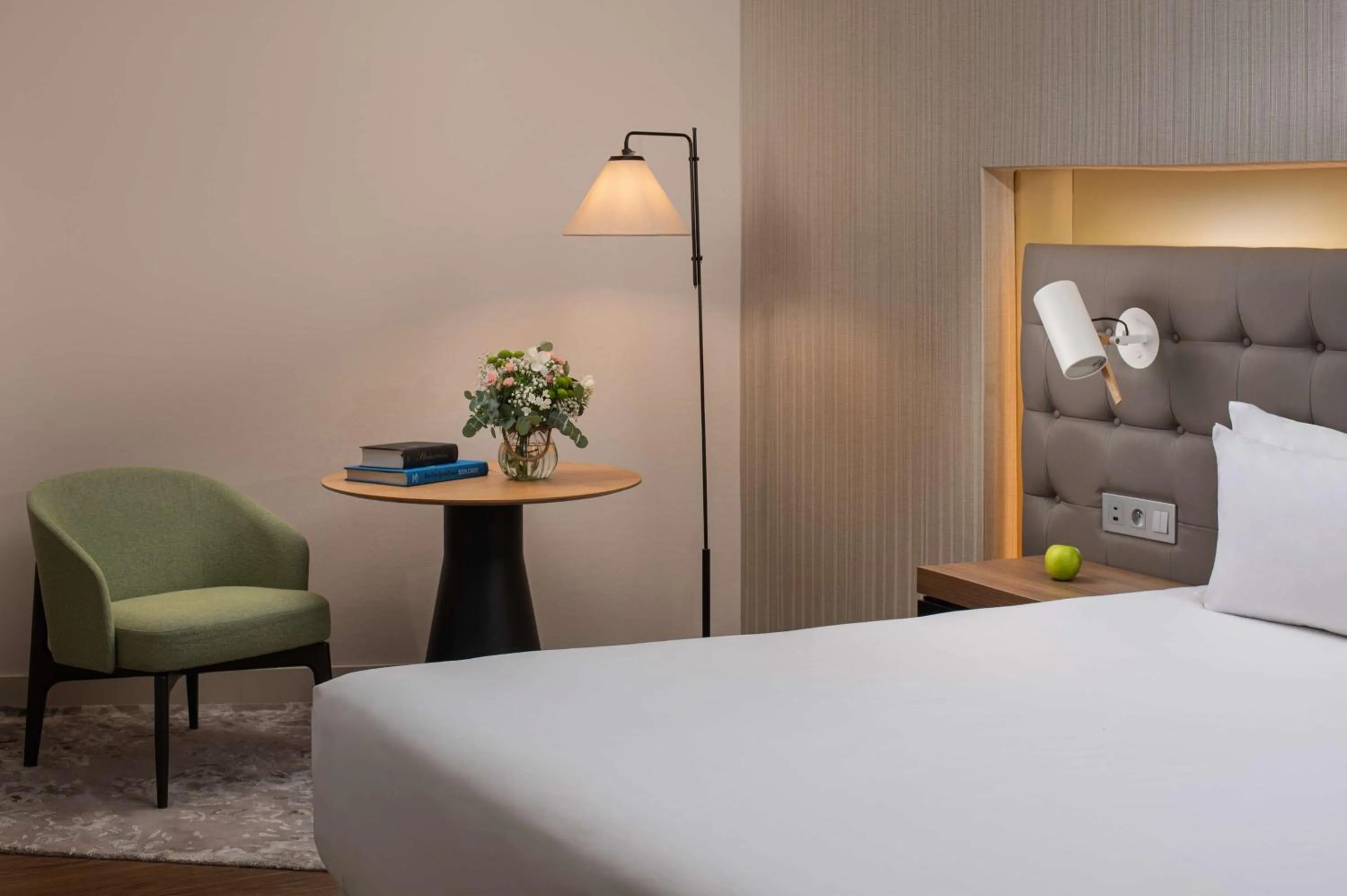 Photo of the whole room, Bed in NH Lyon Airport