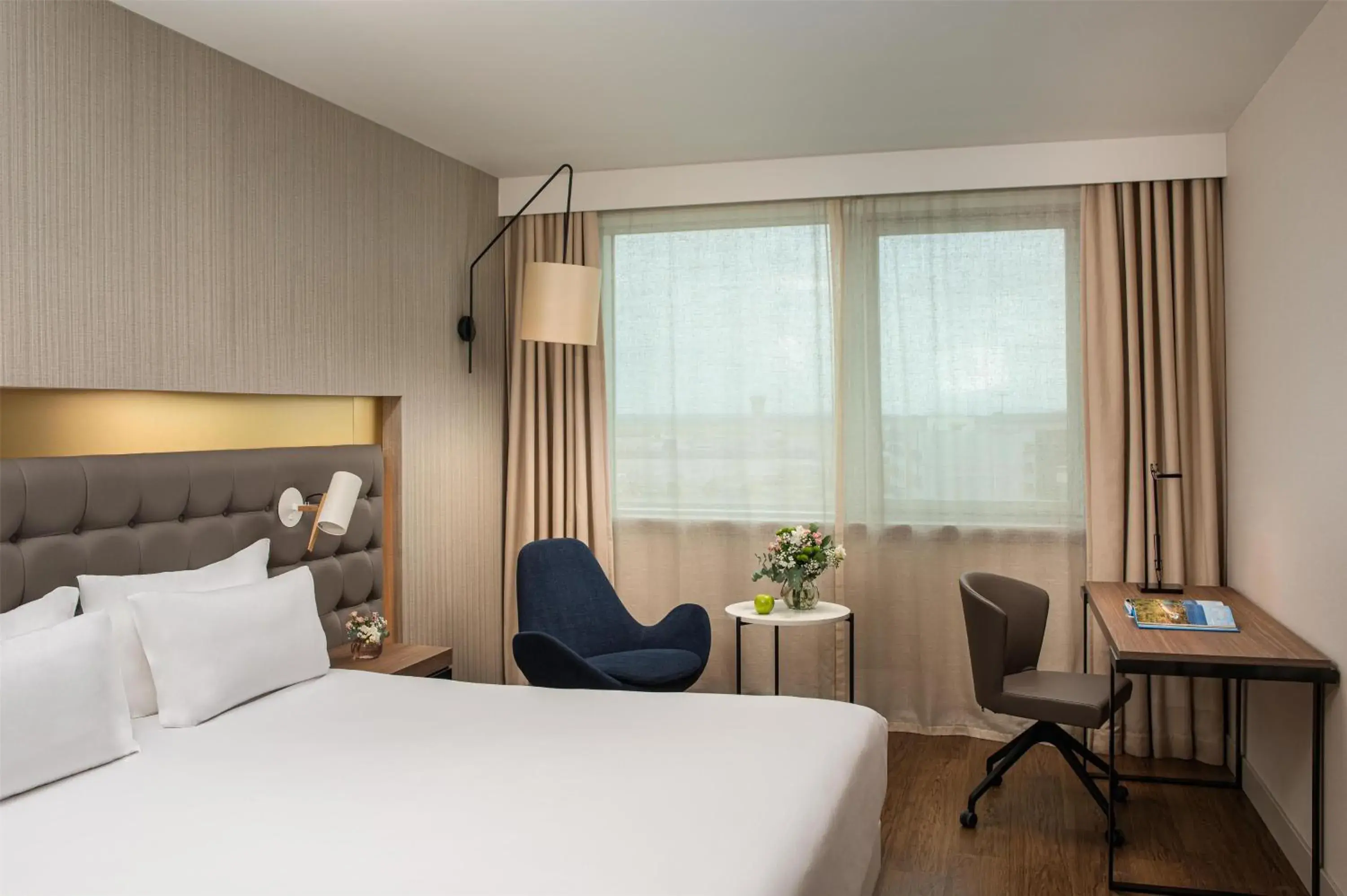 Bedroom, Bed in NH Lyon Airport Bedroom, Bed in NH Lyon Airport