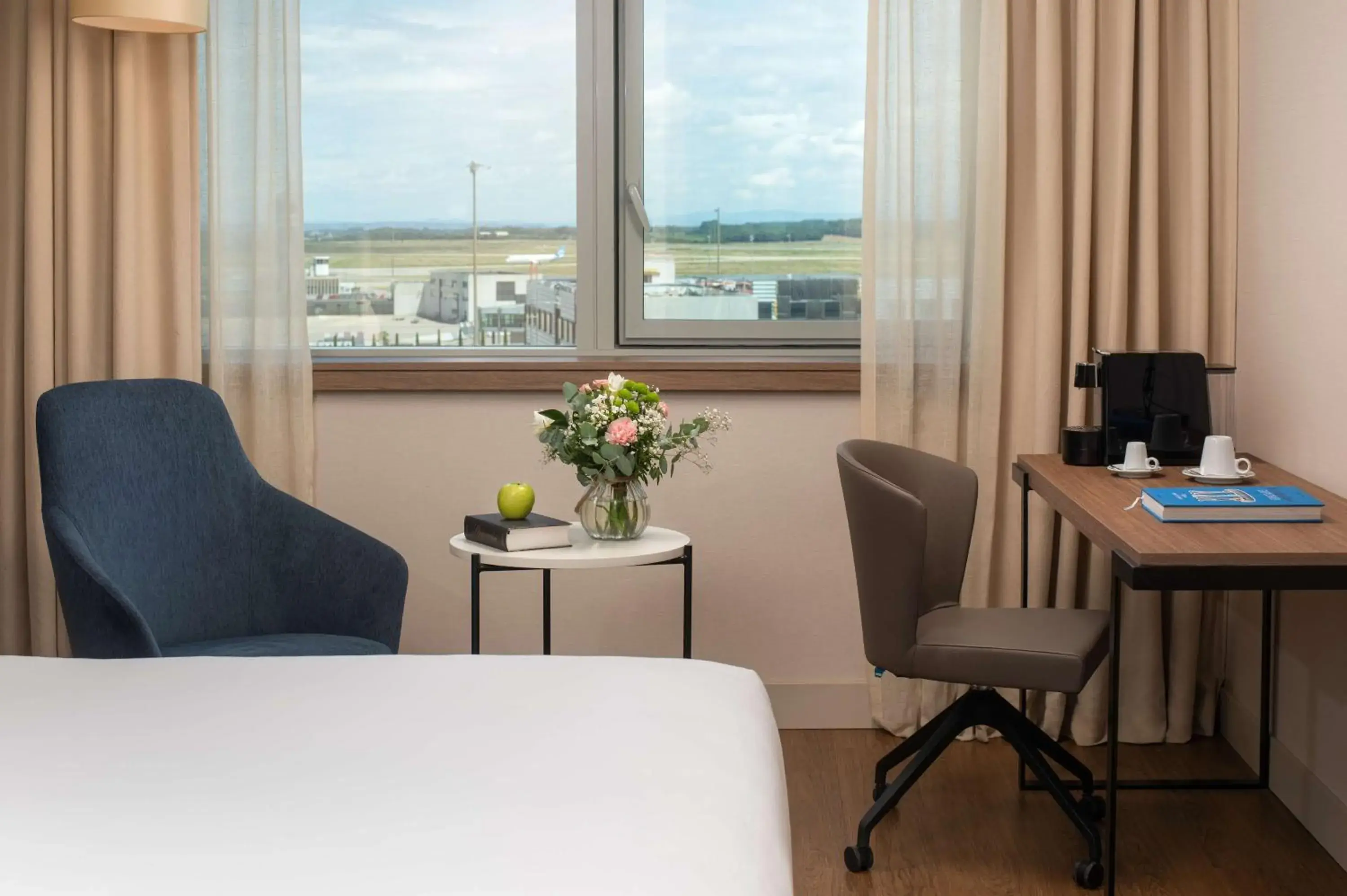 Bedroom in NH Lyon Airport Bedroom in NH Lyon Airport