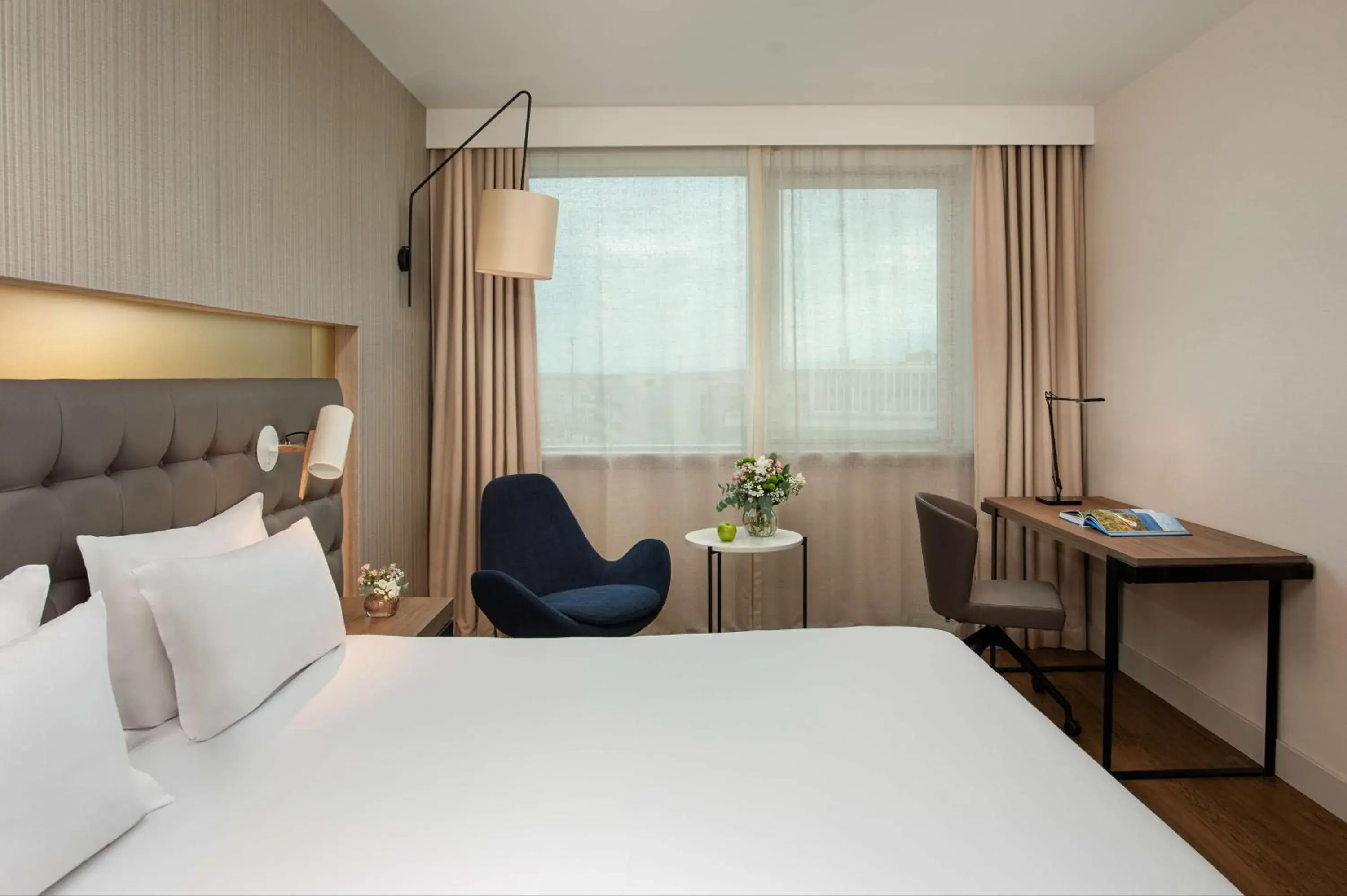 Bedroom, Bed in NH Lyon Airport Bedroom, Bed in NH Lyon Airport