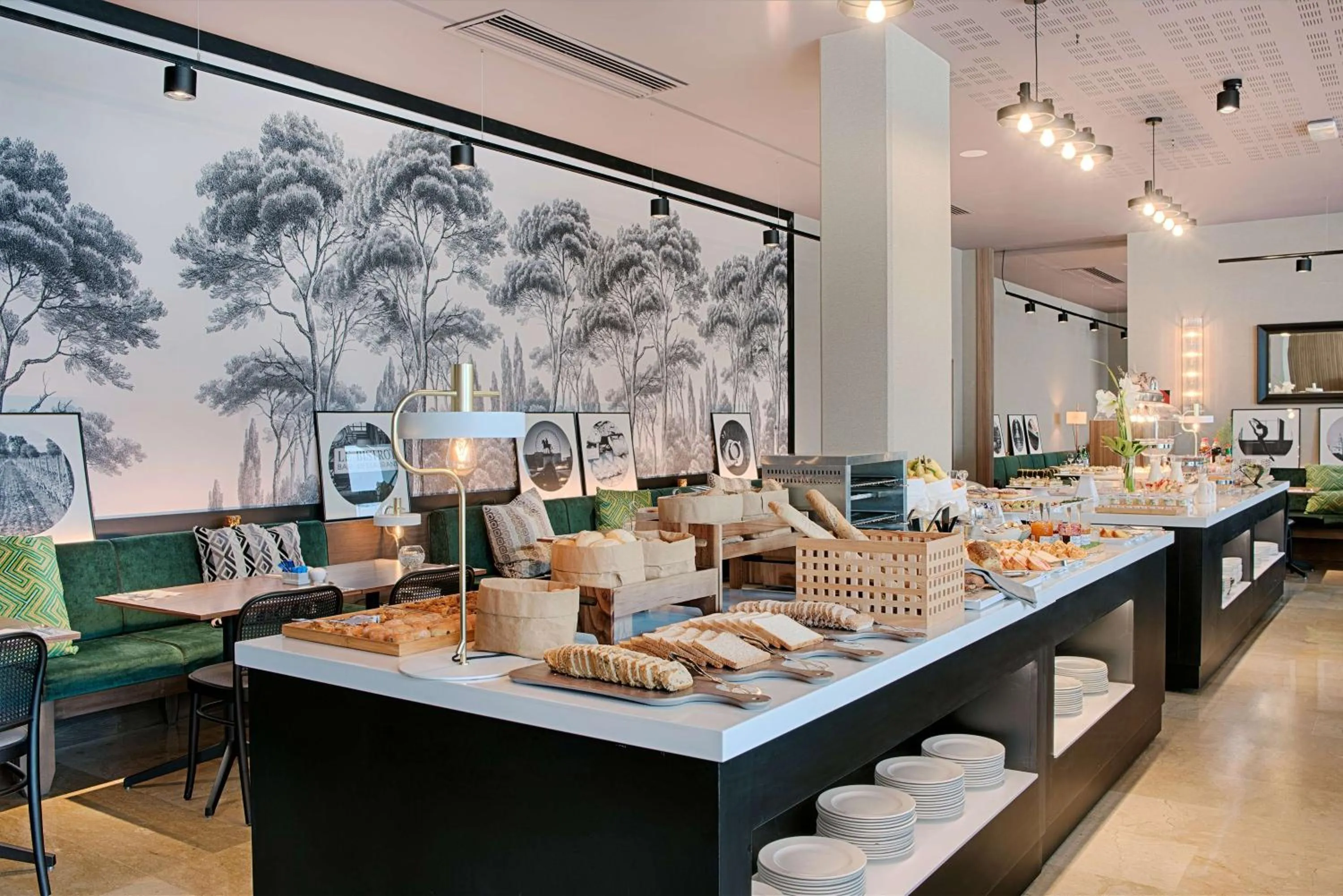 Breakfast in NH Lyon Airport