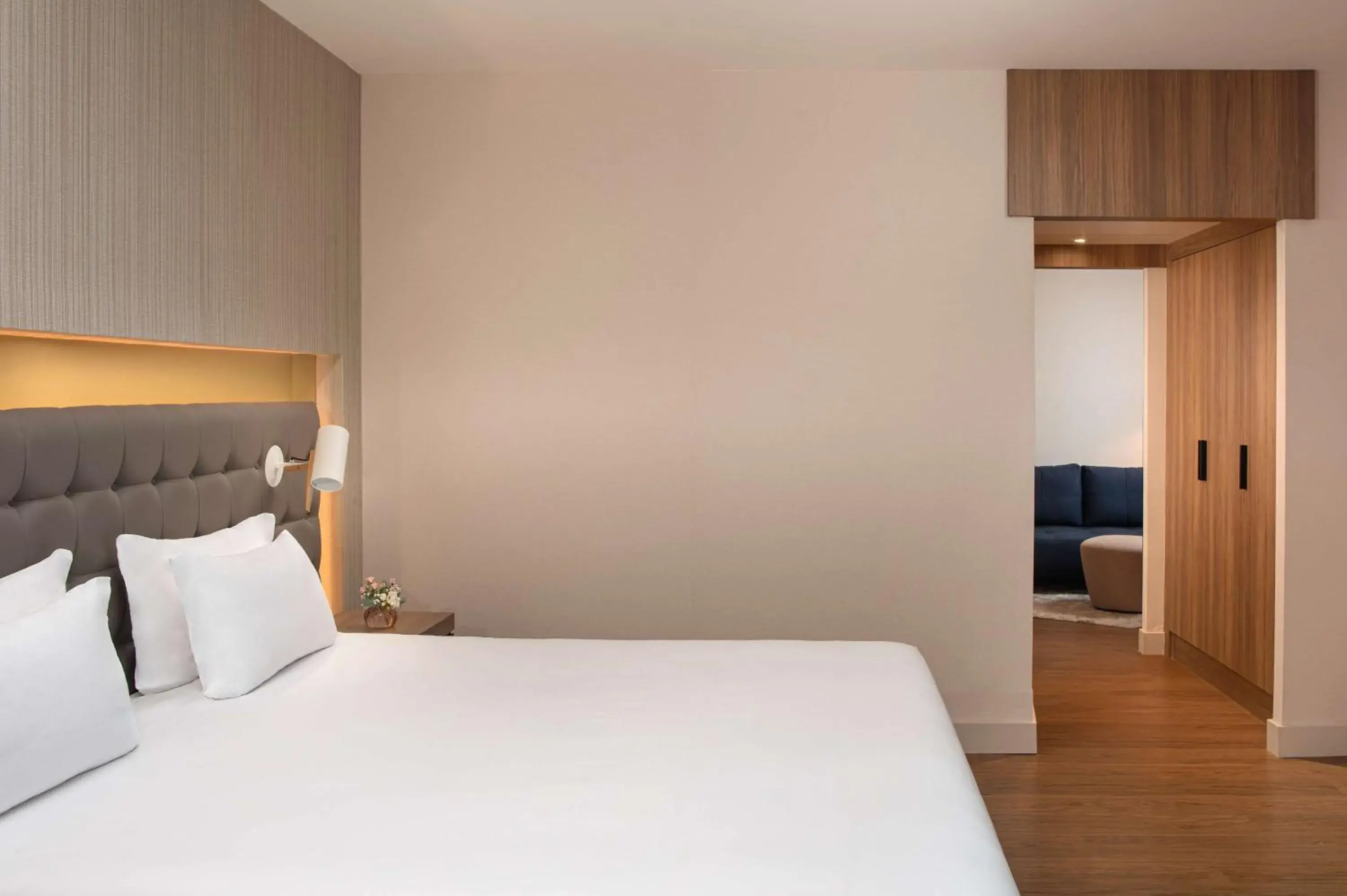 Junior Suite in NH Lyon Airport Junior Suite in NH Lyon Airport