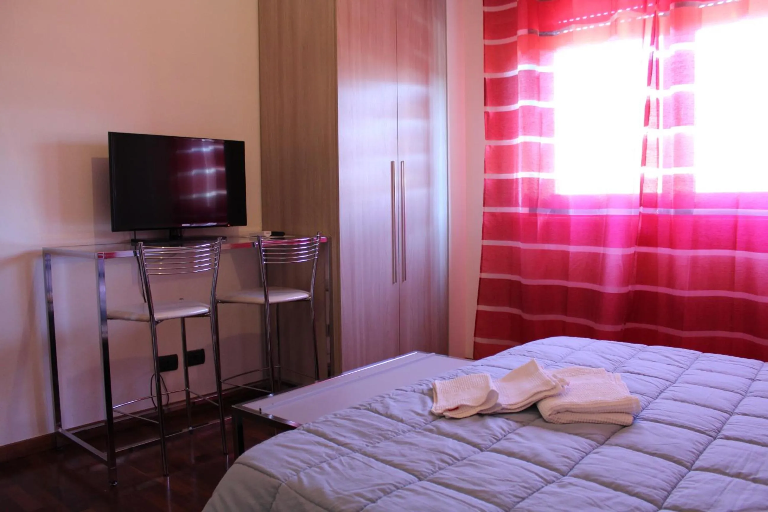 TV and multimedia, Bed in B&B le Pleiadi Aeroporto Fiumicino