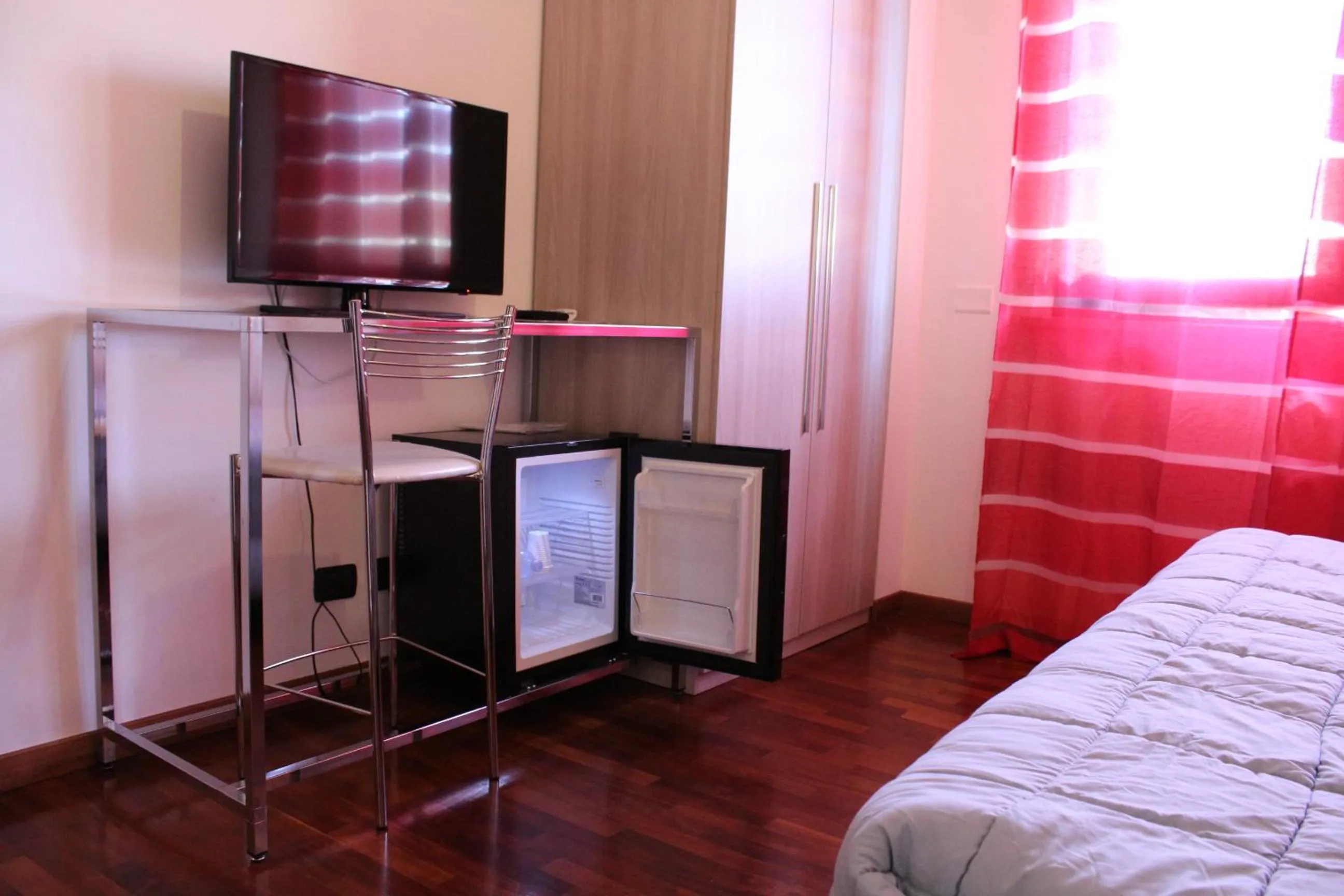 Photo of the whole room, Bed in B&B le Pleiadi Aeroporto Fiumicino