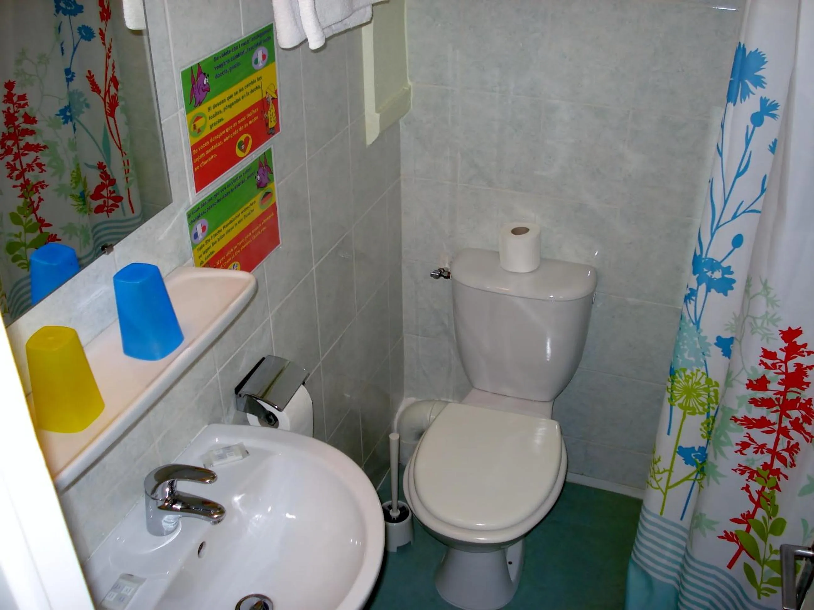 Bathroom in Hôtel La Fontaine