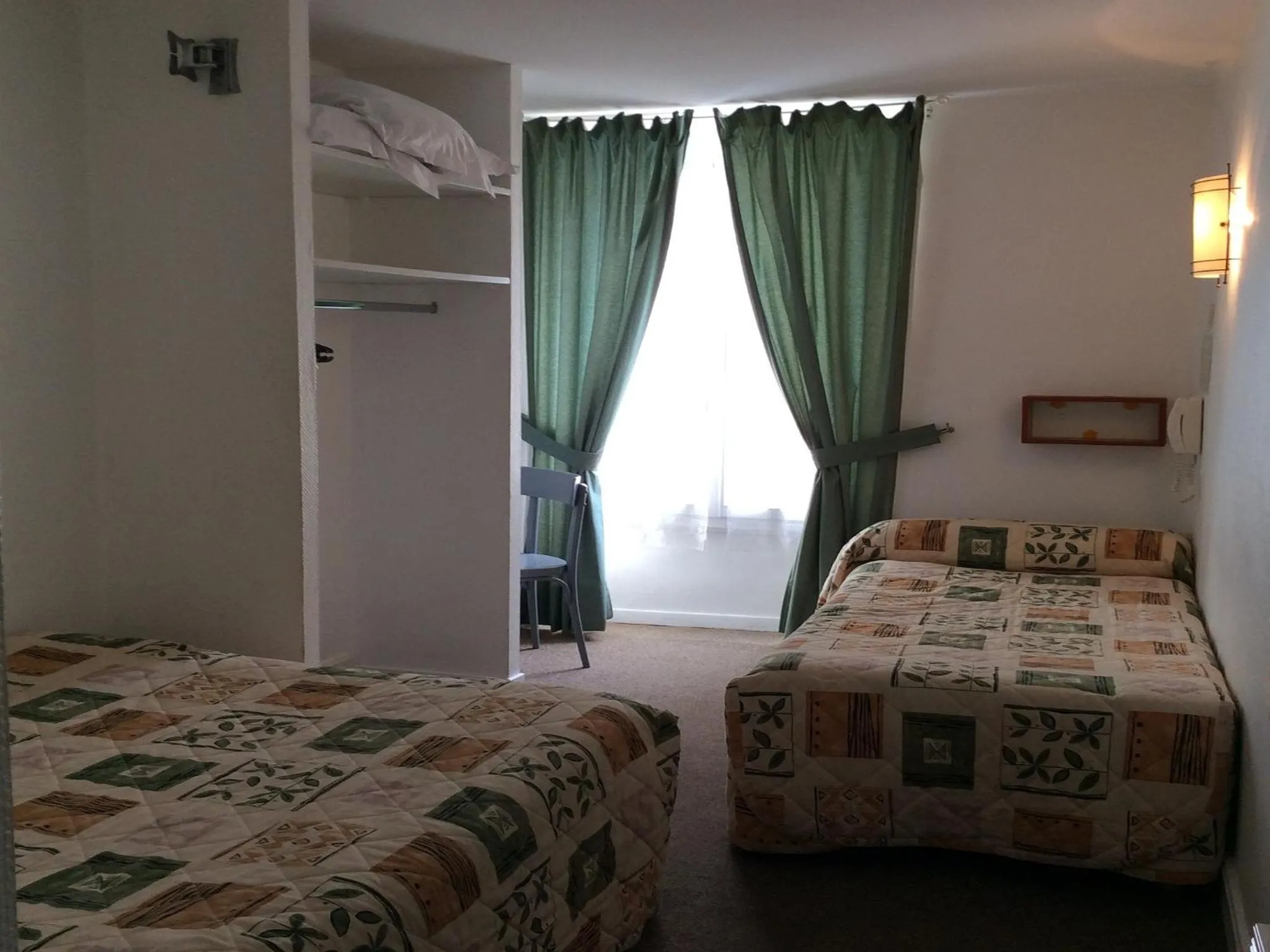 Photo of the whole room in Hôtel La Fontaine