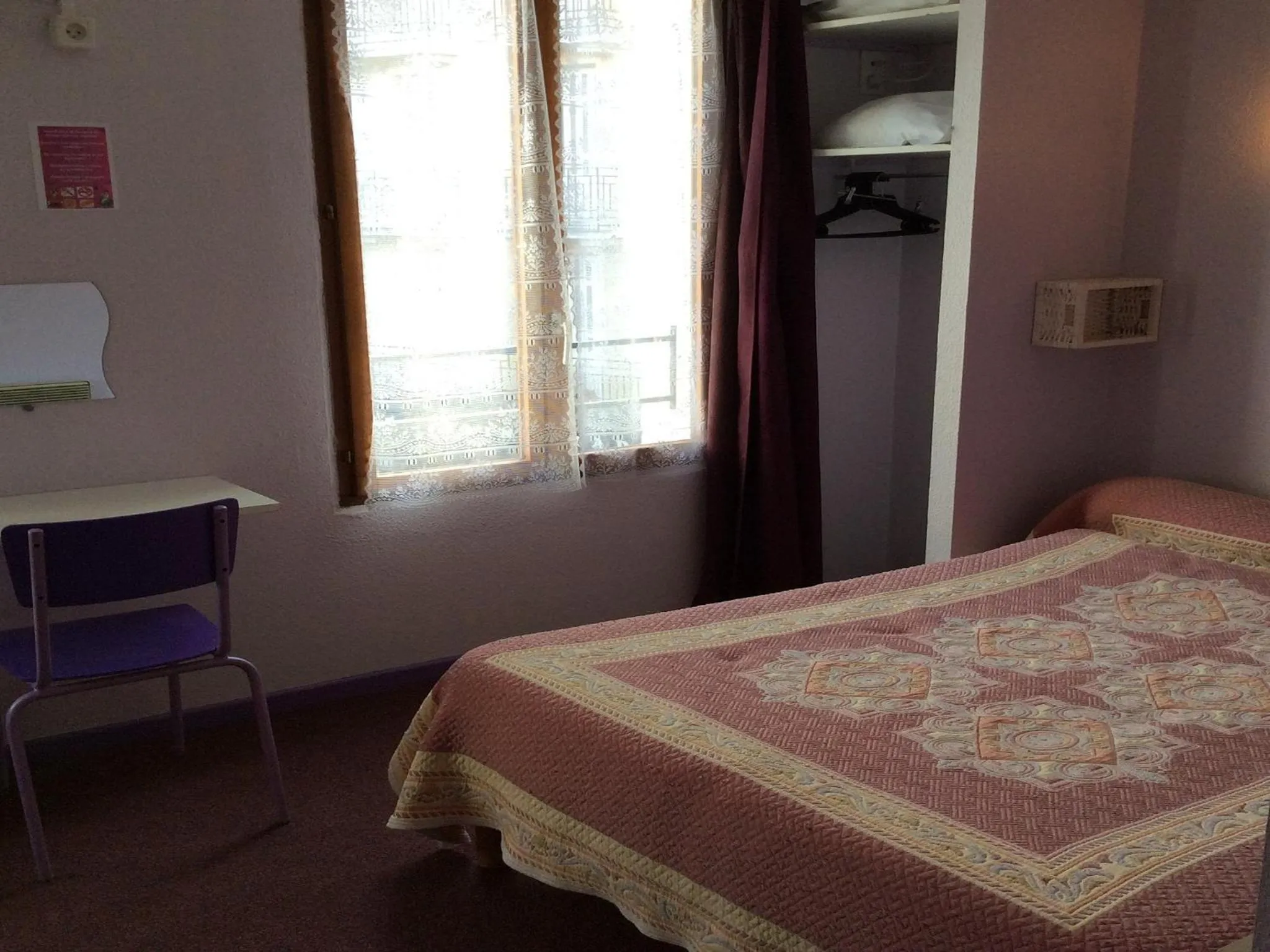 Photo of the whole room in Hôtel La Fontaine