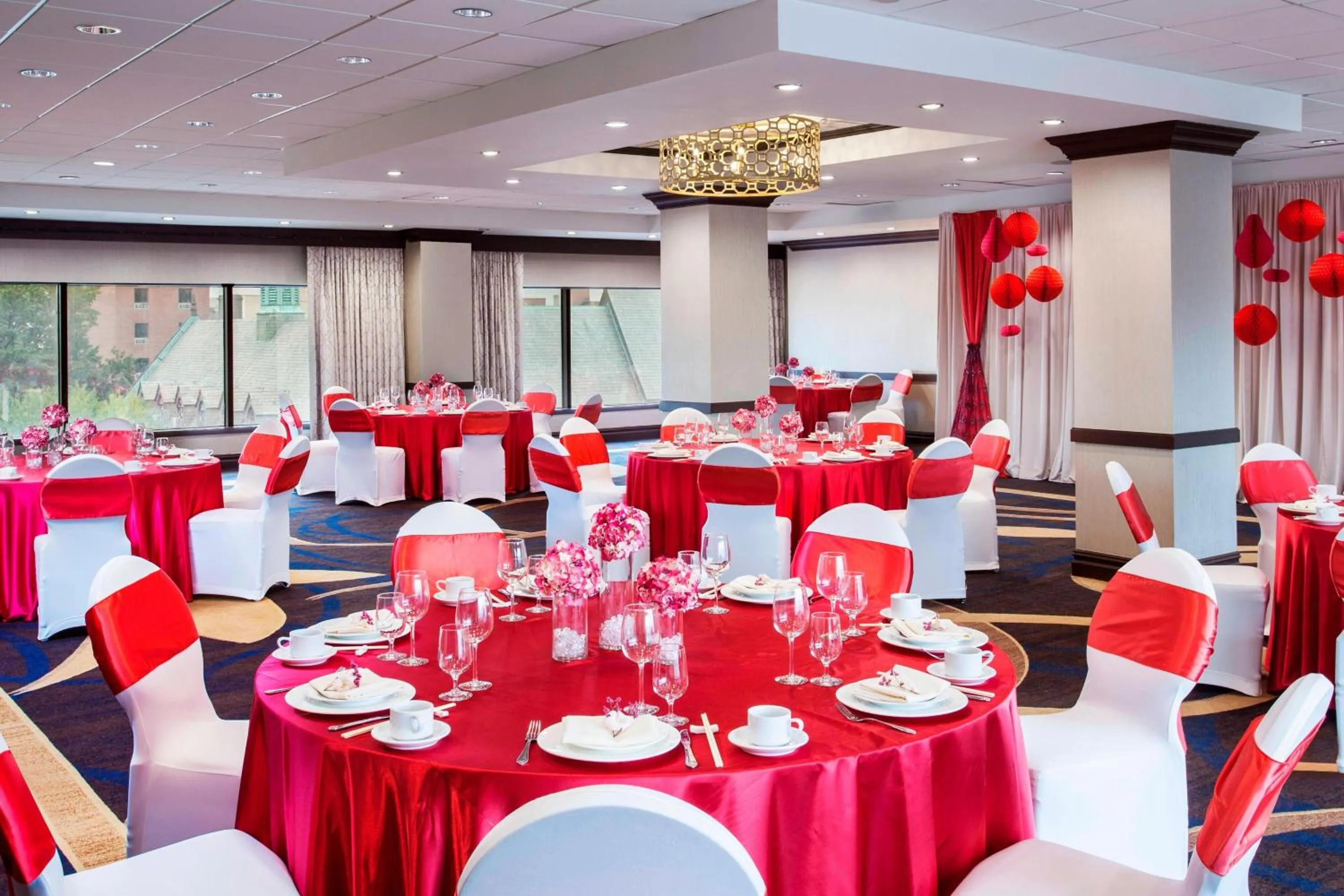 Lobby or reception in Sheraton LaGuardia East Hotel