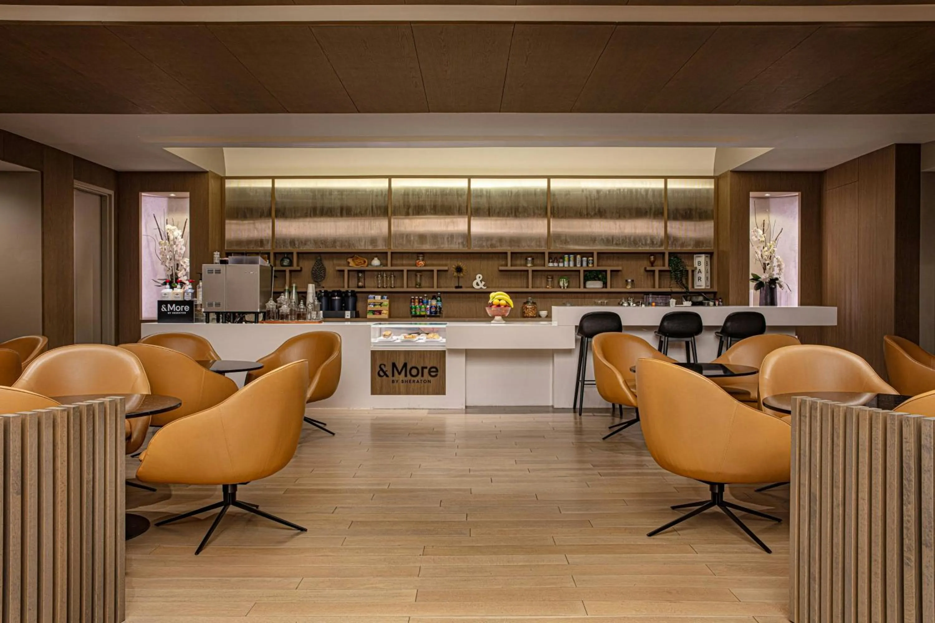 Restaurant/places to eat in Sheraton LaGuardia East Hotel