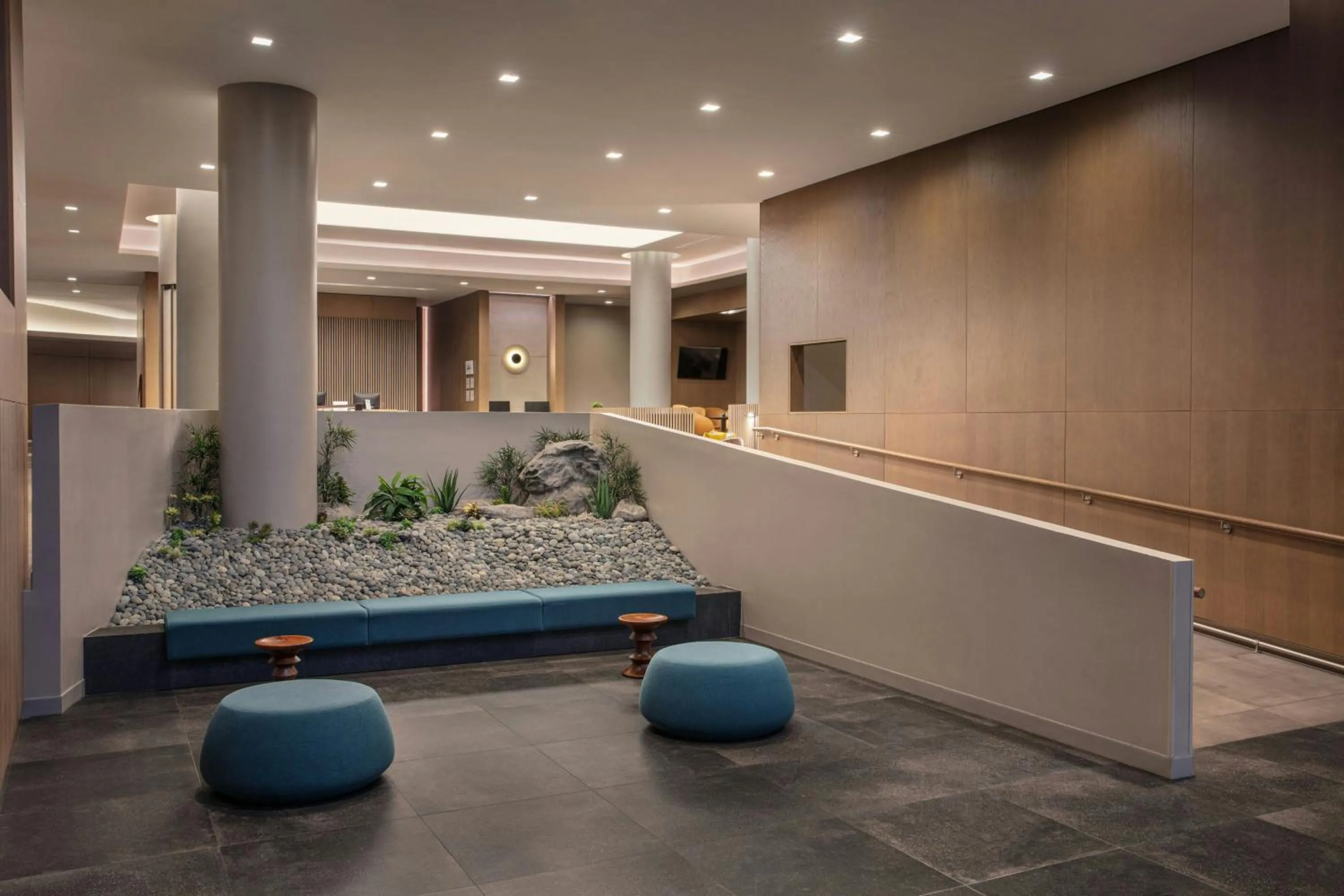 Lobby or reception in Sheraton LaGuardia East Hotel