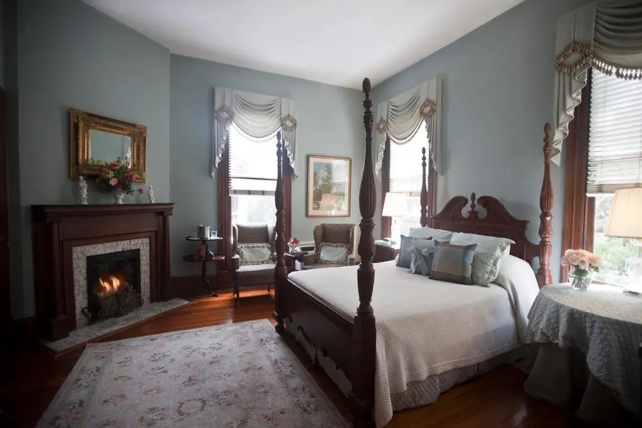 Bed in Forsyth Park Inn Bed in Forsyth Park Inn