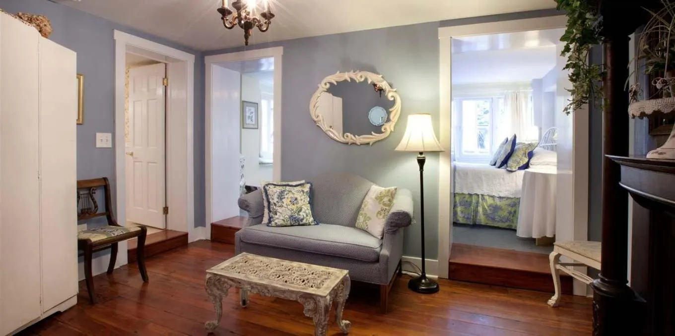 Living room in Forsyth Park Inn