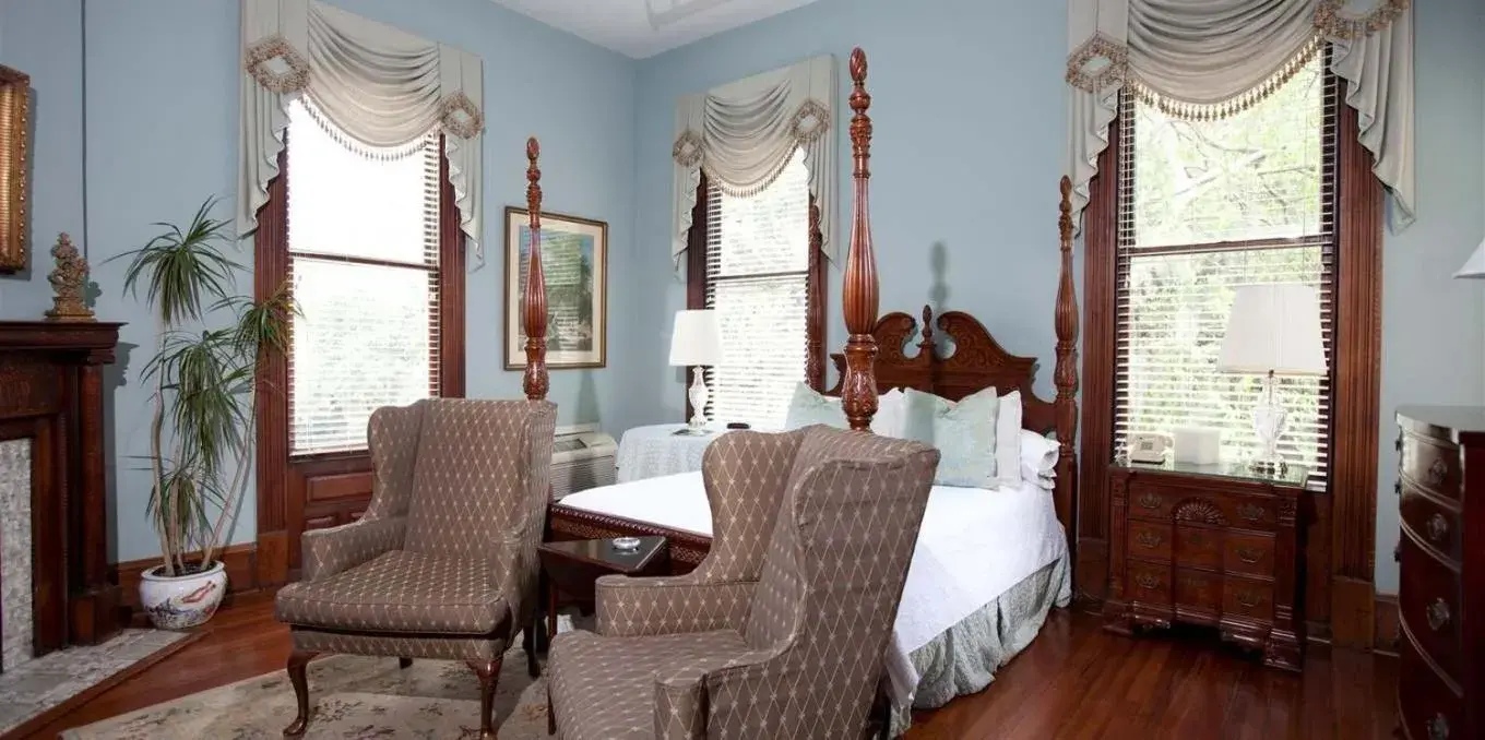 Day, Bed in Forsyth Park Inn Day, Bed in Forsyth Park Inn