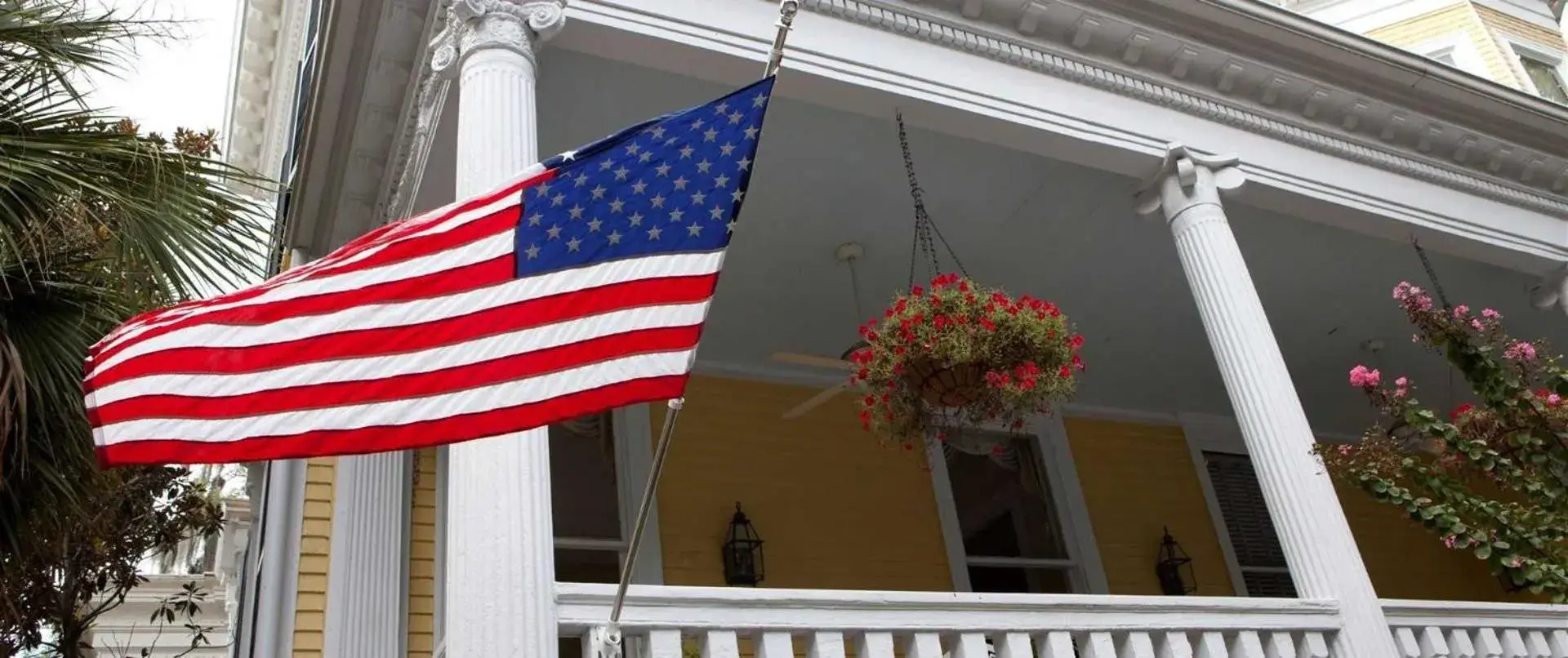 Property building in Forsyth Park Inn Property building in Forsyth Park Inn