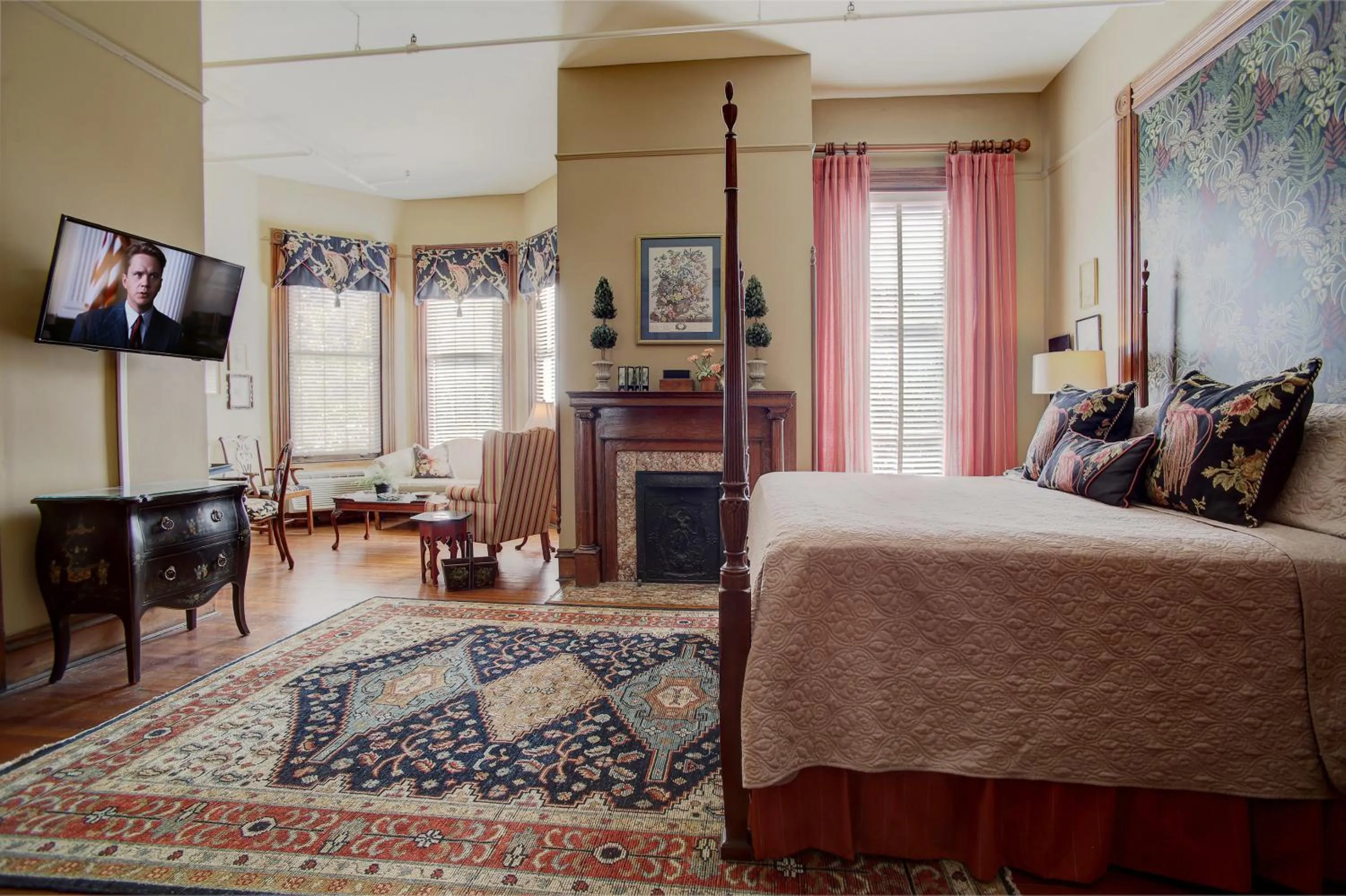 Bed in Forsyth Park Inn