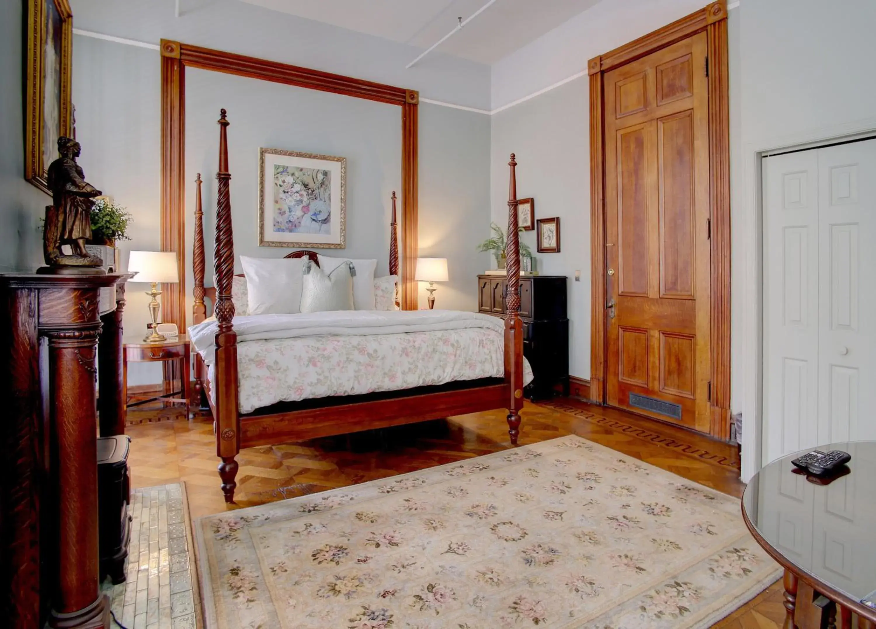 Bed in Forsyth Park Inn Bed in Forsyth Park Inn