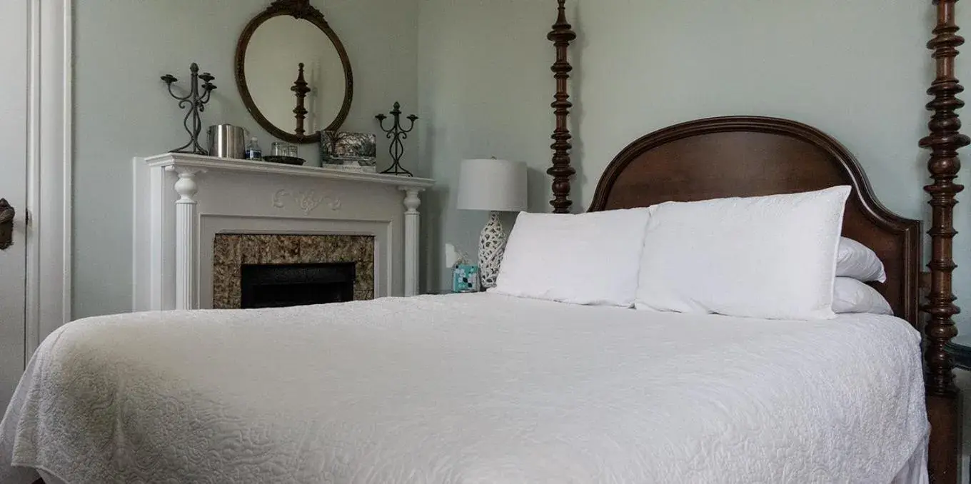 Bed in Forsyth Park Inn Bed in Forsyth Park Inn