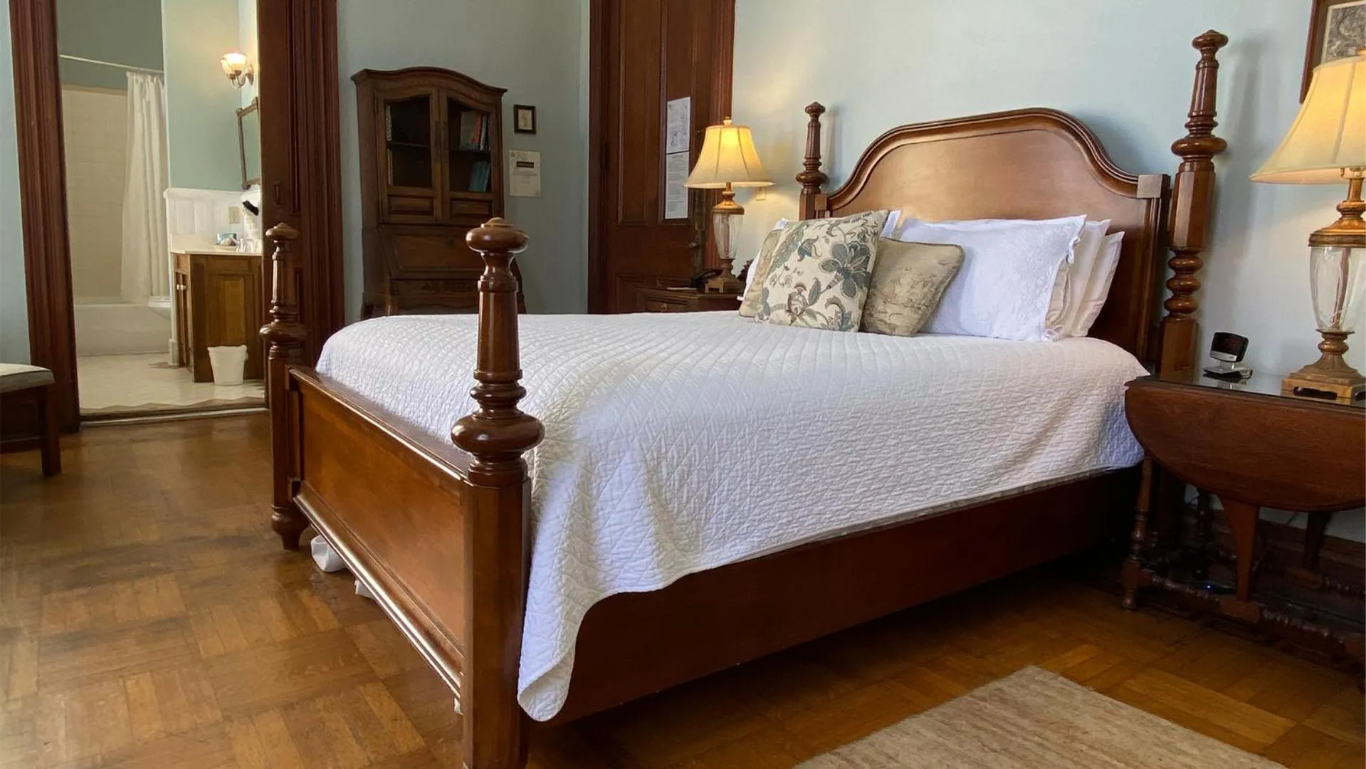 Bedroom, Bed in Forsyth Park Inn