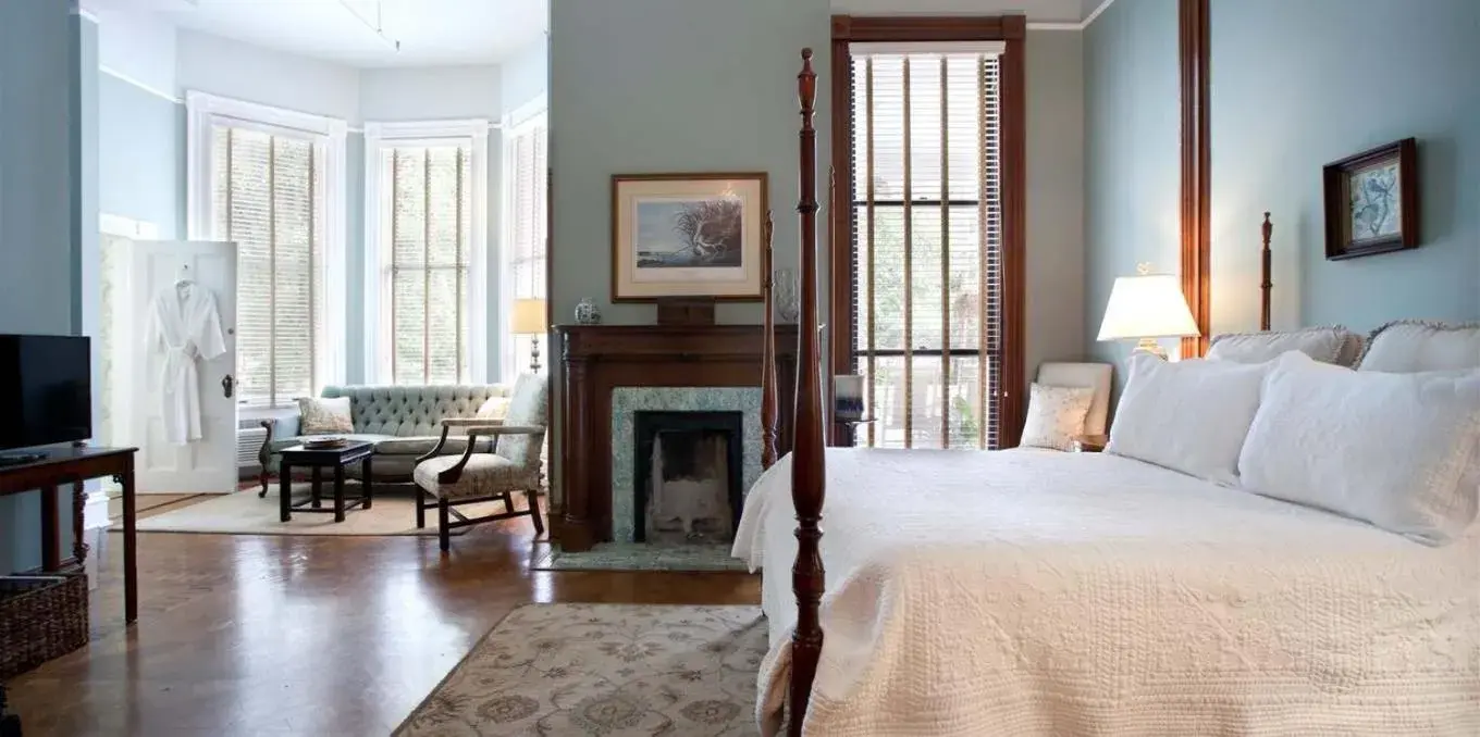 Day, Bed in Forsyth Park Inn Day, Bed in Forsyth Park Inn