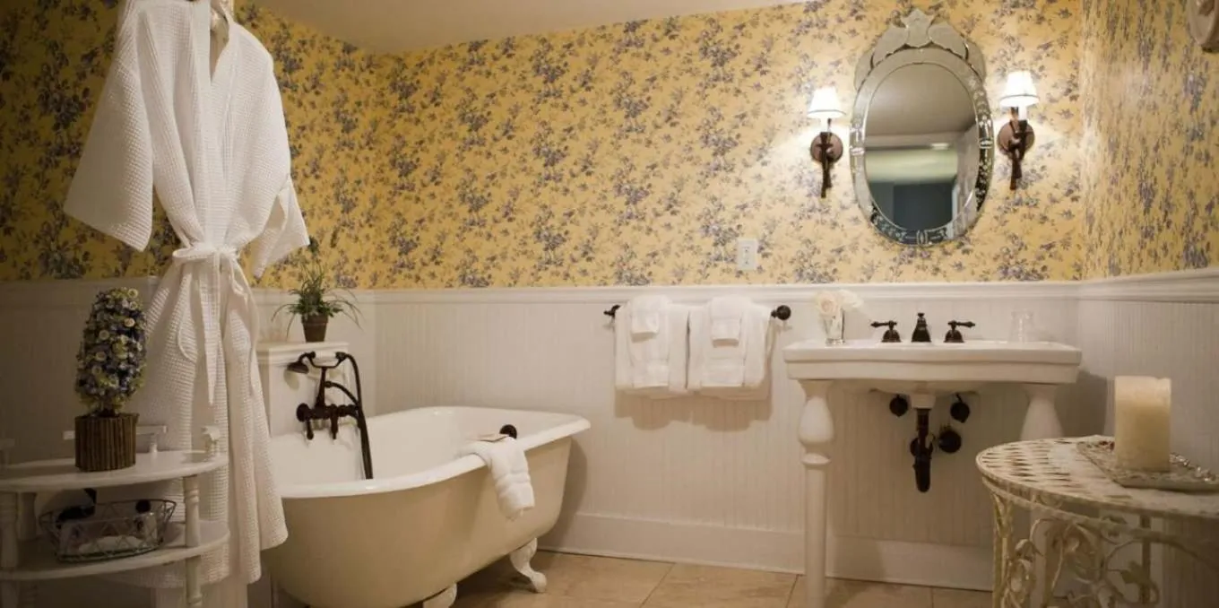 Bathroom in Forsyth Park Inn