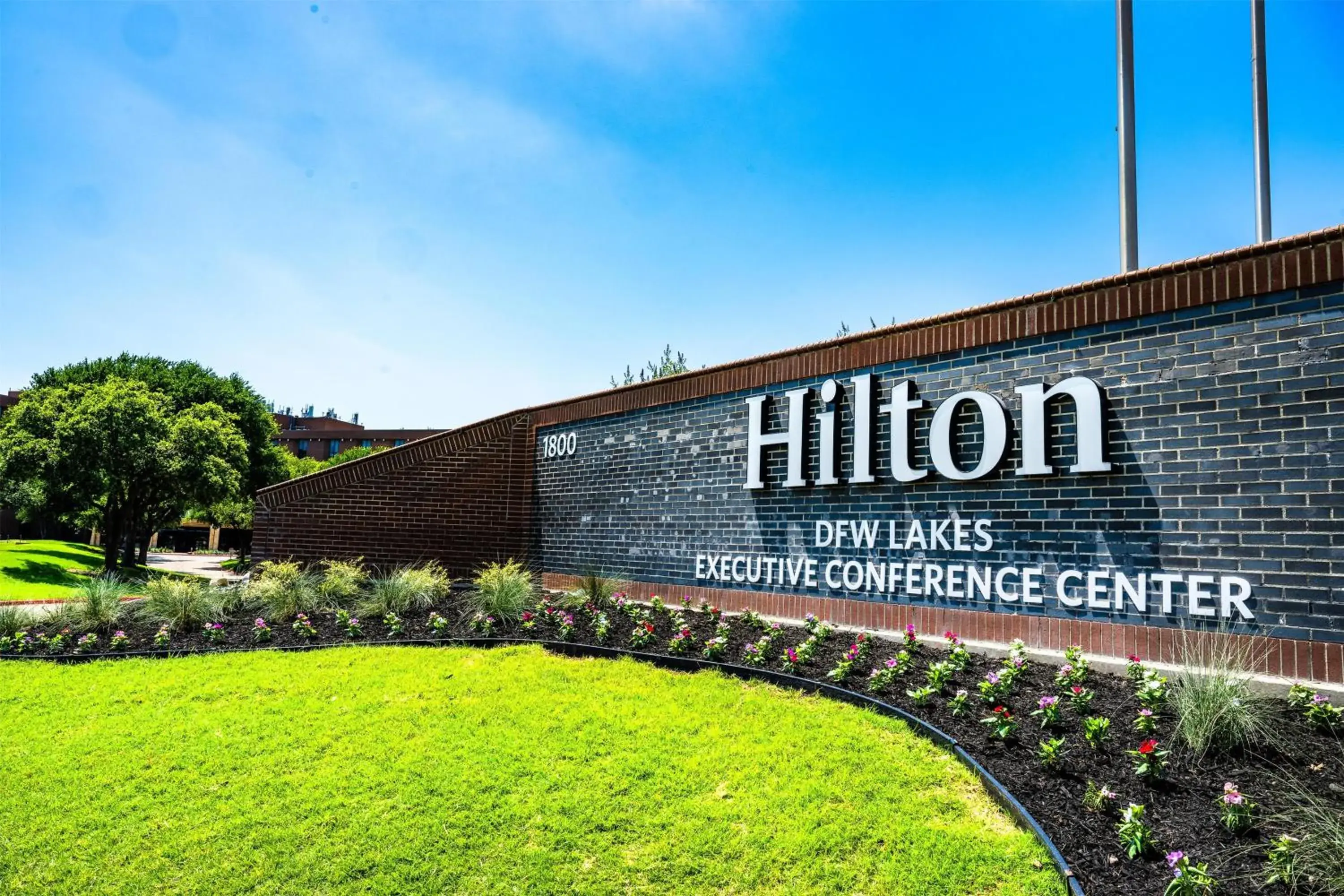 Property building in Hilton DFW Lakes Executive Conference Center Property building in Hilton DFW Lakes Executive Conference Center
