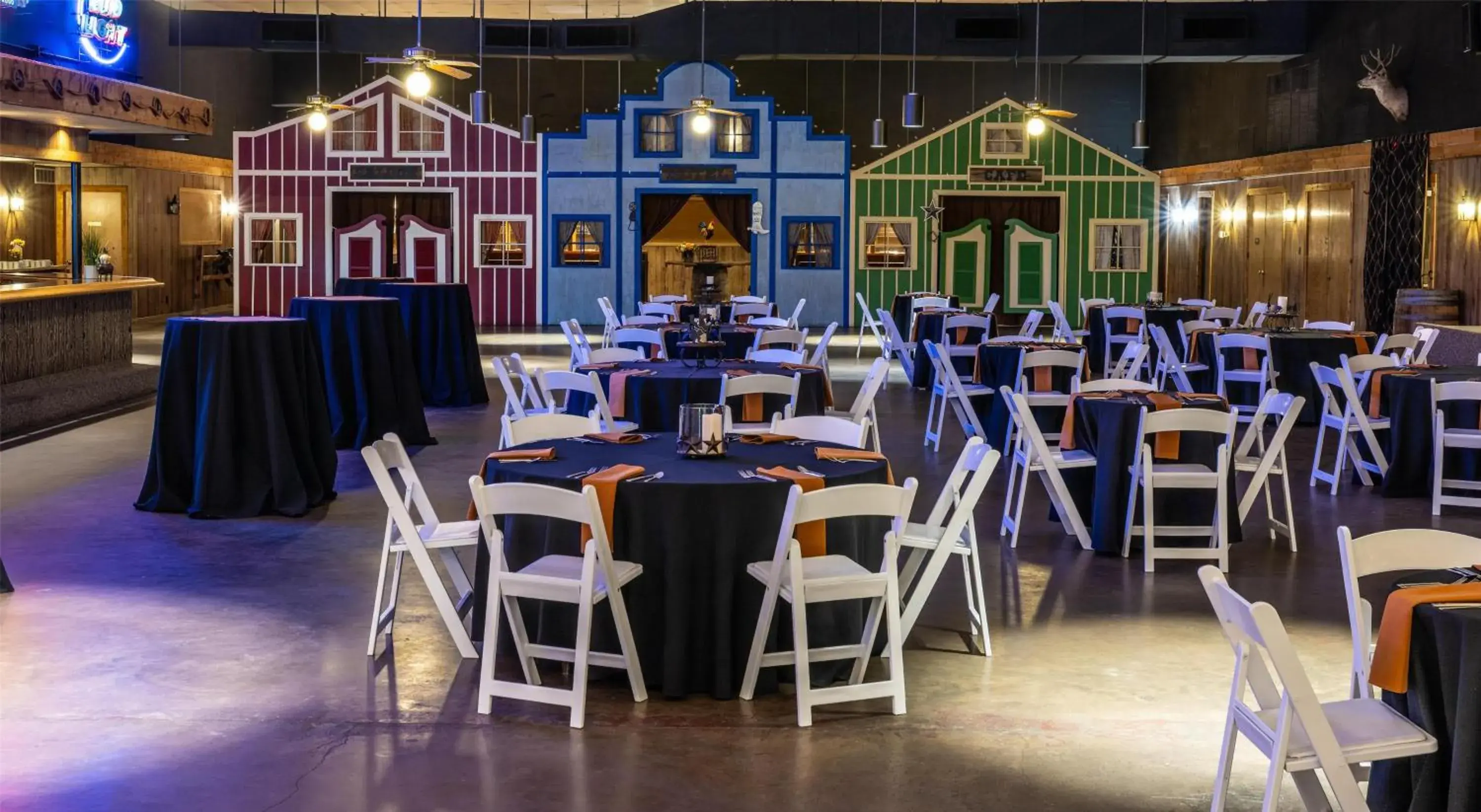 Lounge or bar in Hilton DFW Lakes Executive Conference Center Lounge or bar in Hilton DFW Lakes Executive Conference Center