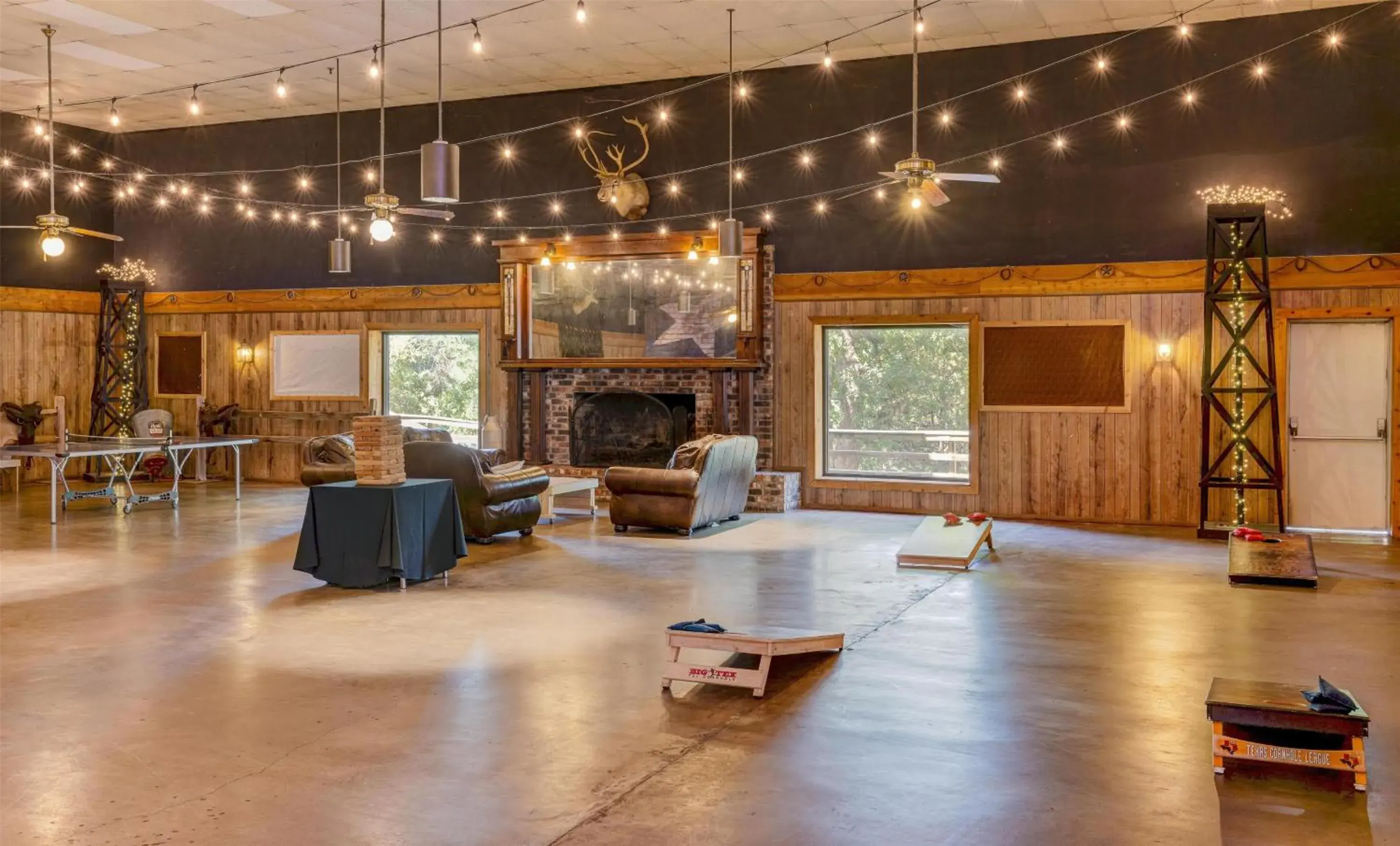 Lounge or bar in Hilton DFW Lakes Executive Conference Center Lounge or bar in Hilton DFW Lakes Executive Conference Center