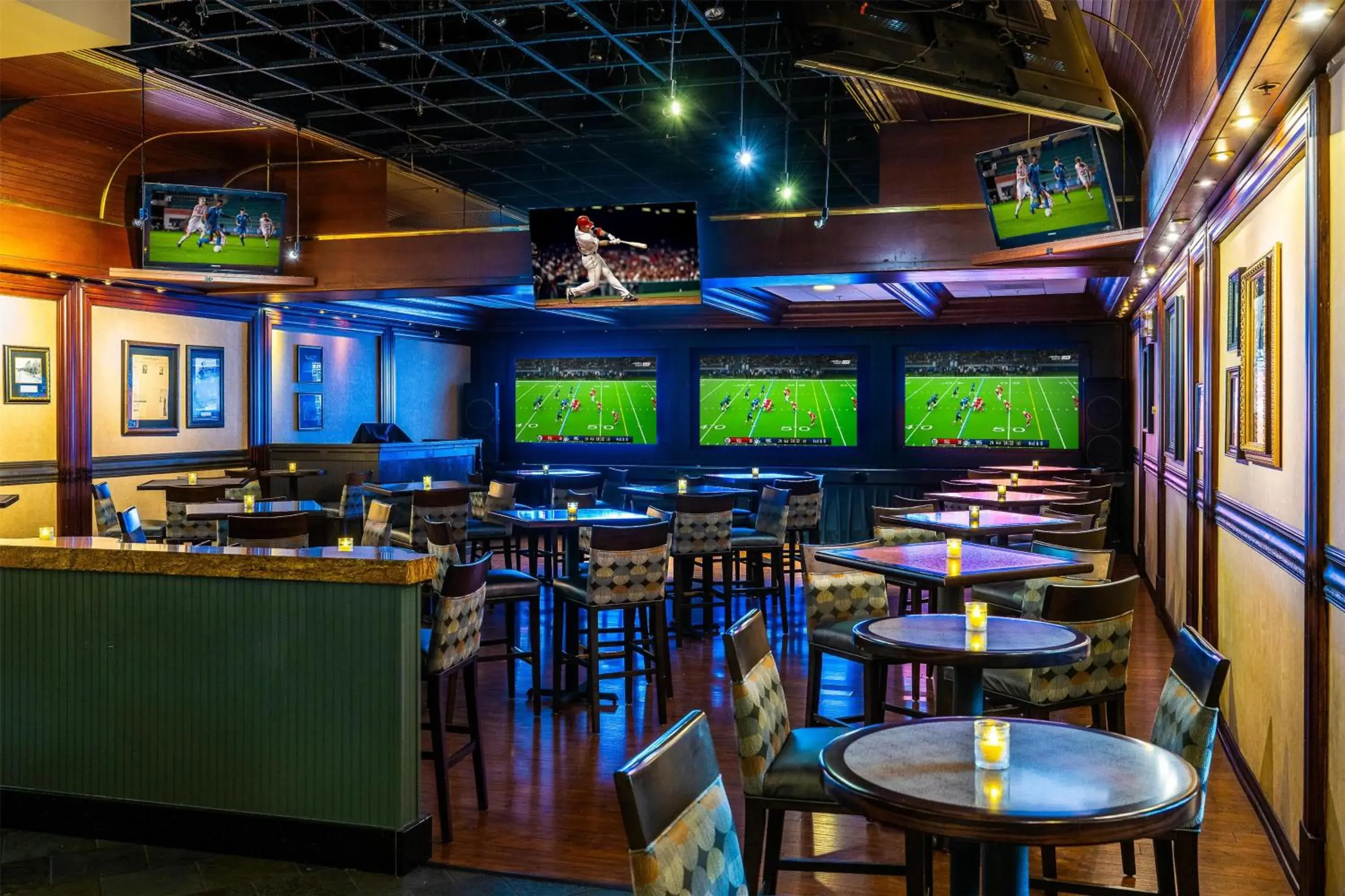 Lounge or bar in Hilton DFW Lakes Executive Conference Center Lounge or bar in Hilton DFW Lakes Executive Conference Center