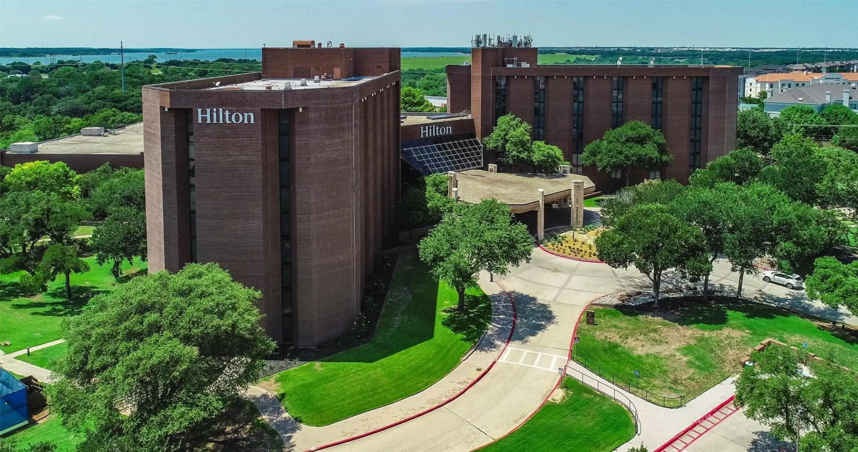 Property building in Hilton DFW Lakes Executive Conference Center Property building in Hilton DFW Lakes Executive Conference Center
