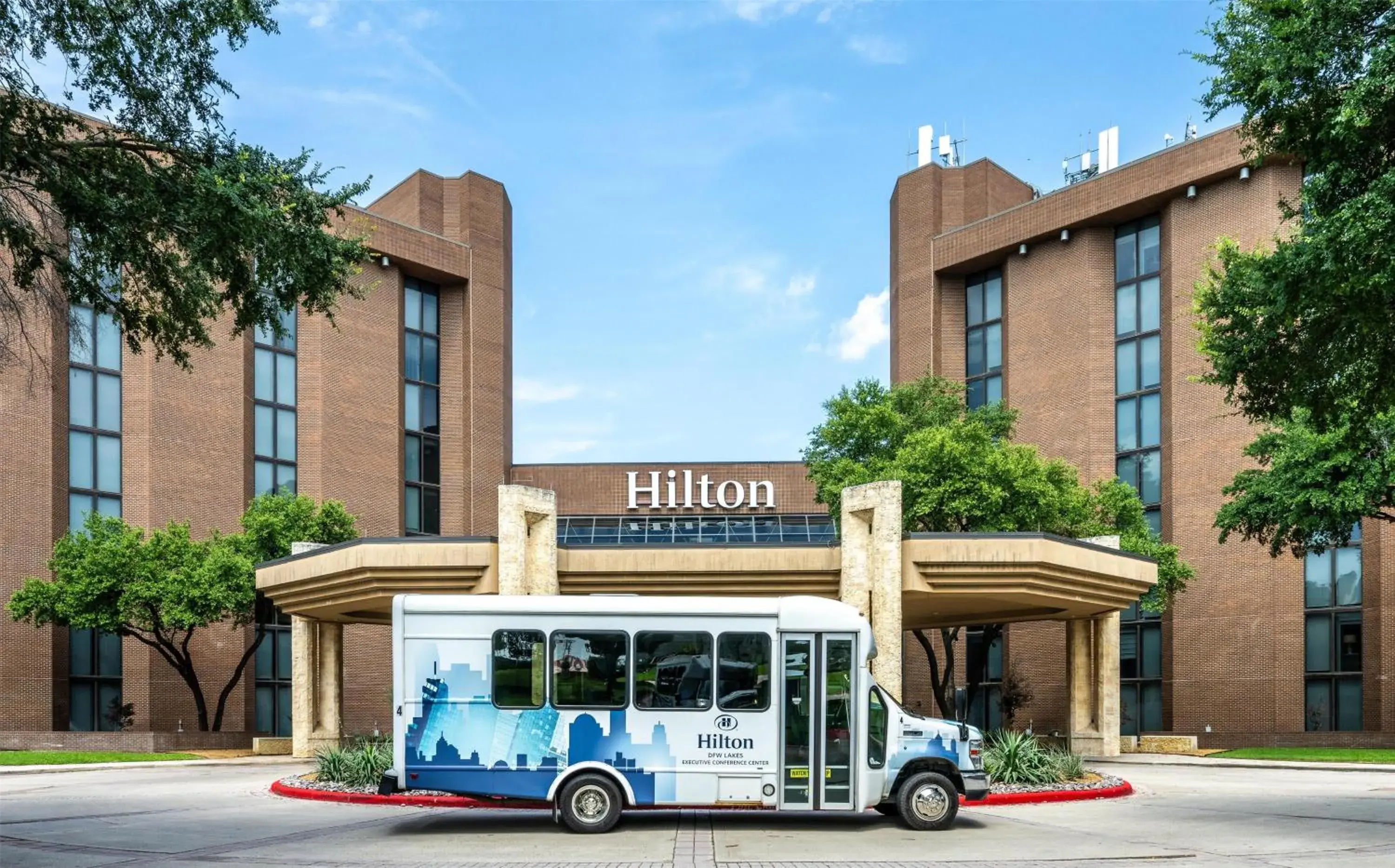 Property building in Hilton DFW Lakes Executive Conference Center Property building in Hilton DFW Lakes Executive Conference Center