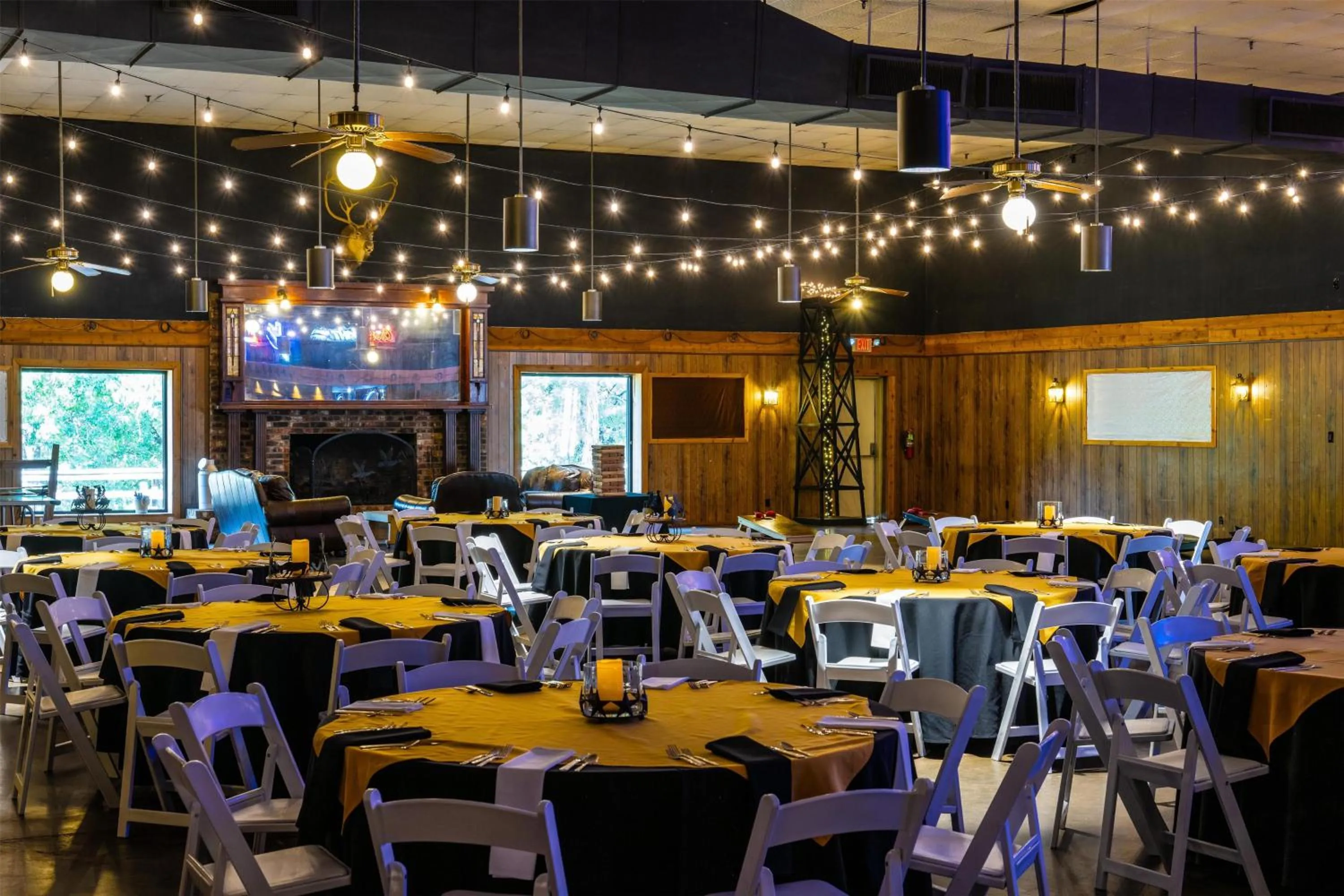 Lounge or bar in Hilton DFW Lakes Executive Conference Center