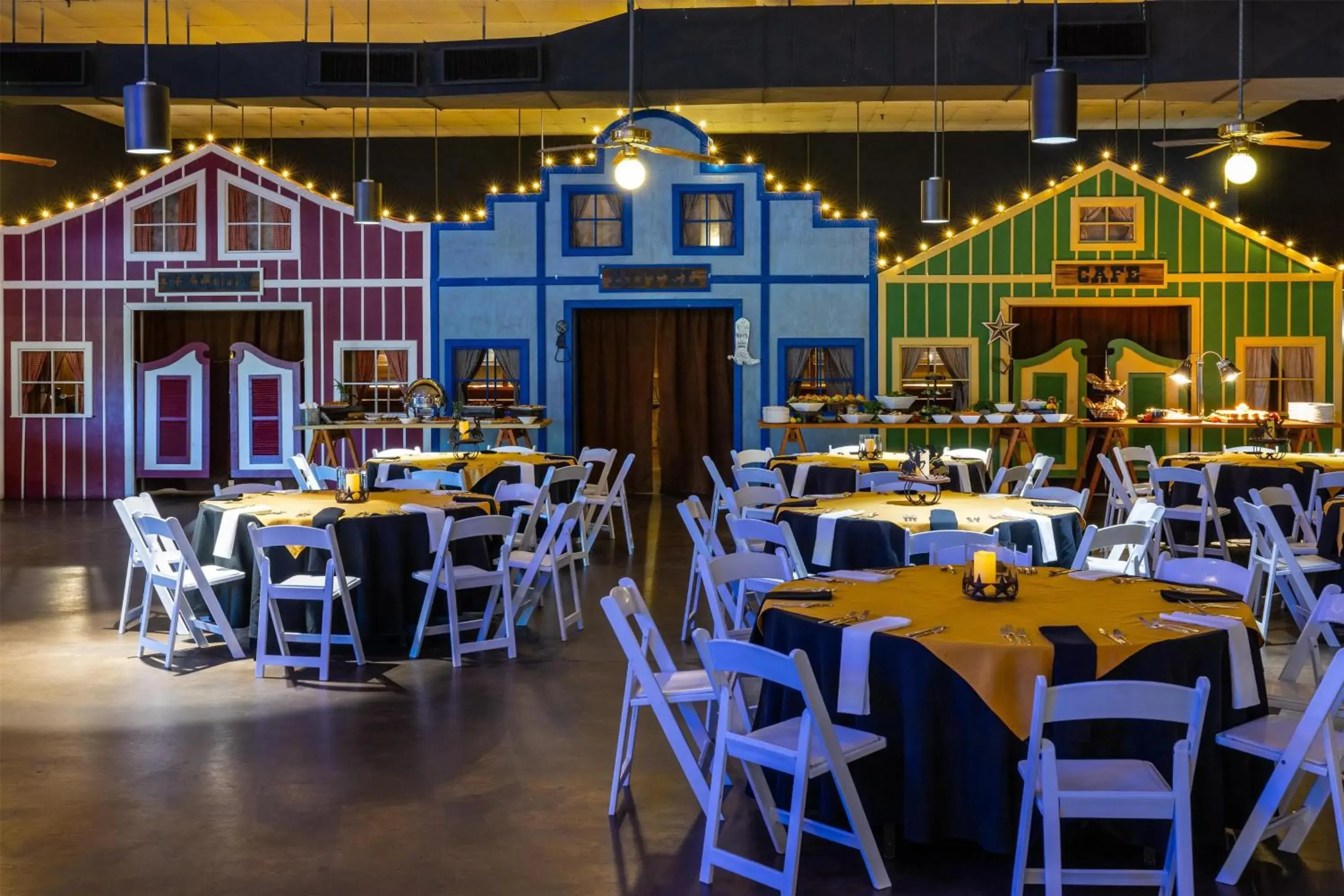 Lounge or bar in Hilton DFW Lakes Executive Conference Center Lounge or bar in Hilton DFW Lakes Executive Conference Center