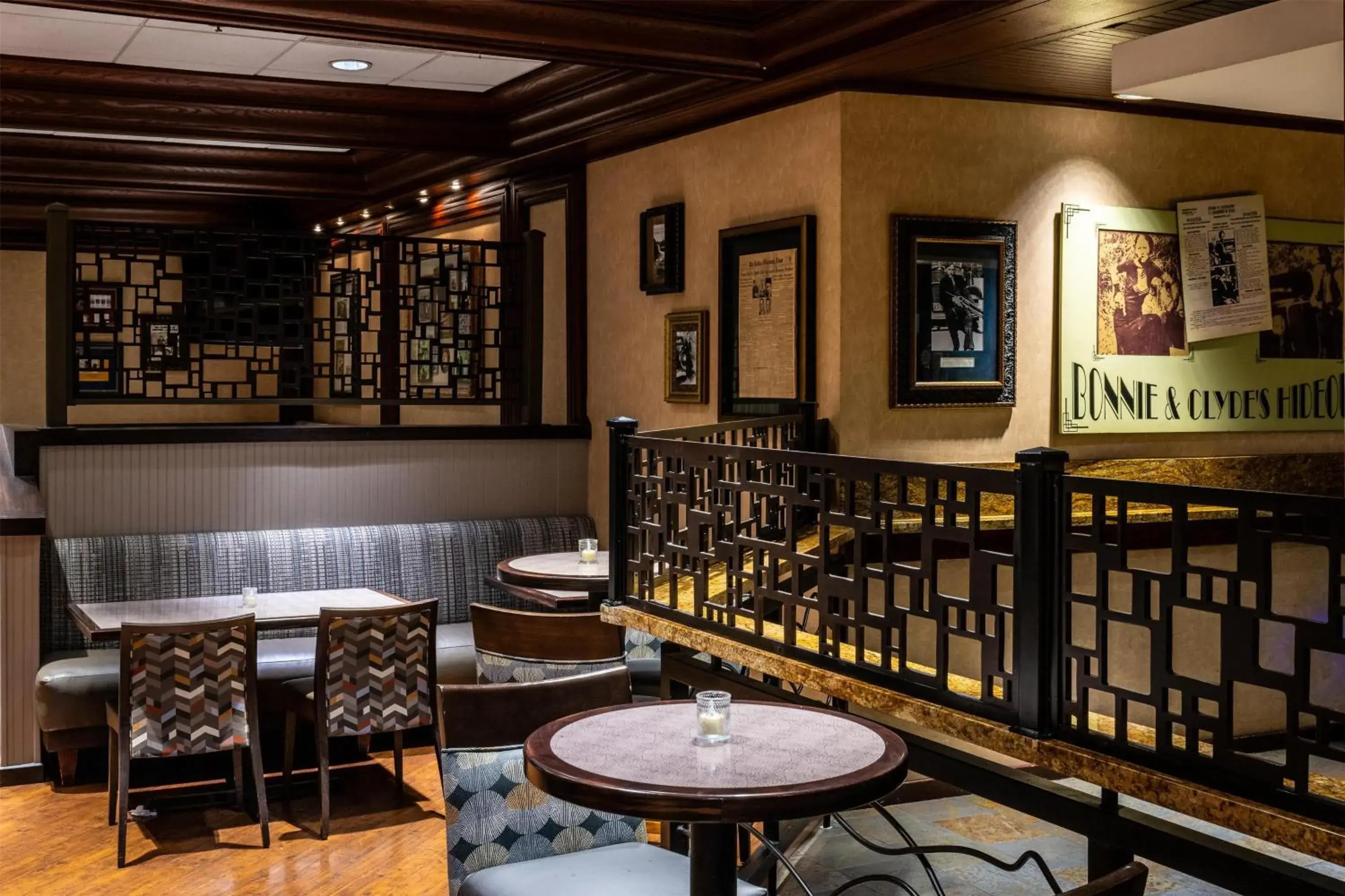 Lounge or bar in Hilton DFW Lakes Executive Conference Center Lounge or bar in Hilton DFW Lakes Executive Conference Center