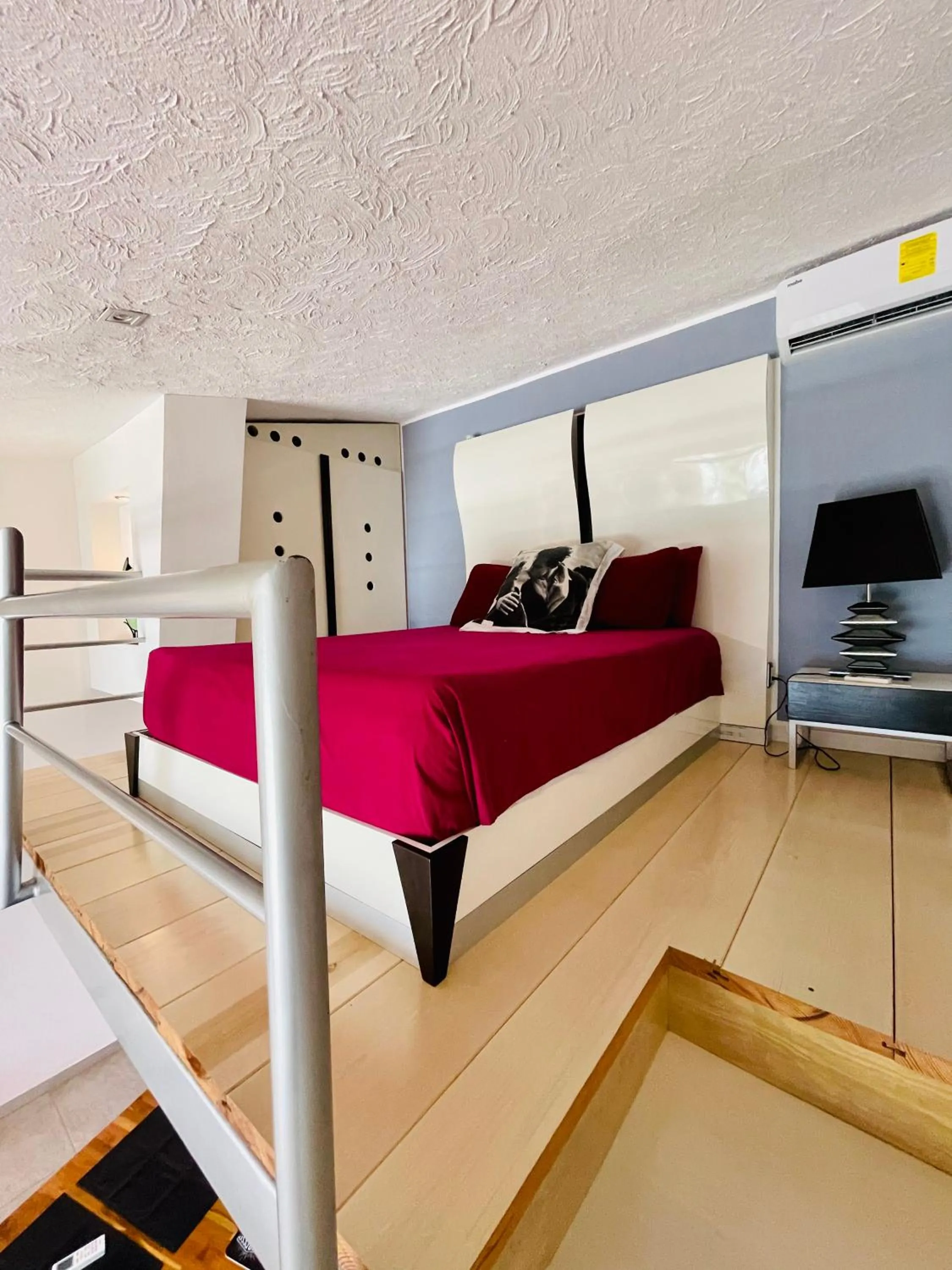 Photo of the whole room, Bed in Caribbean apartment