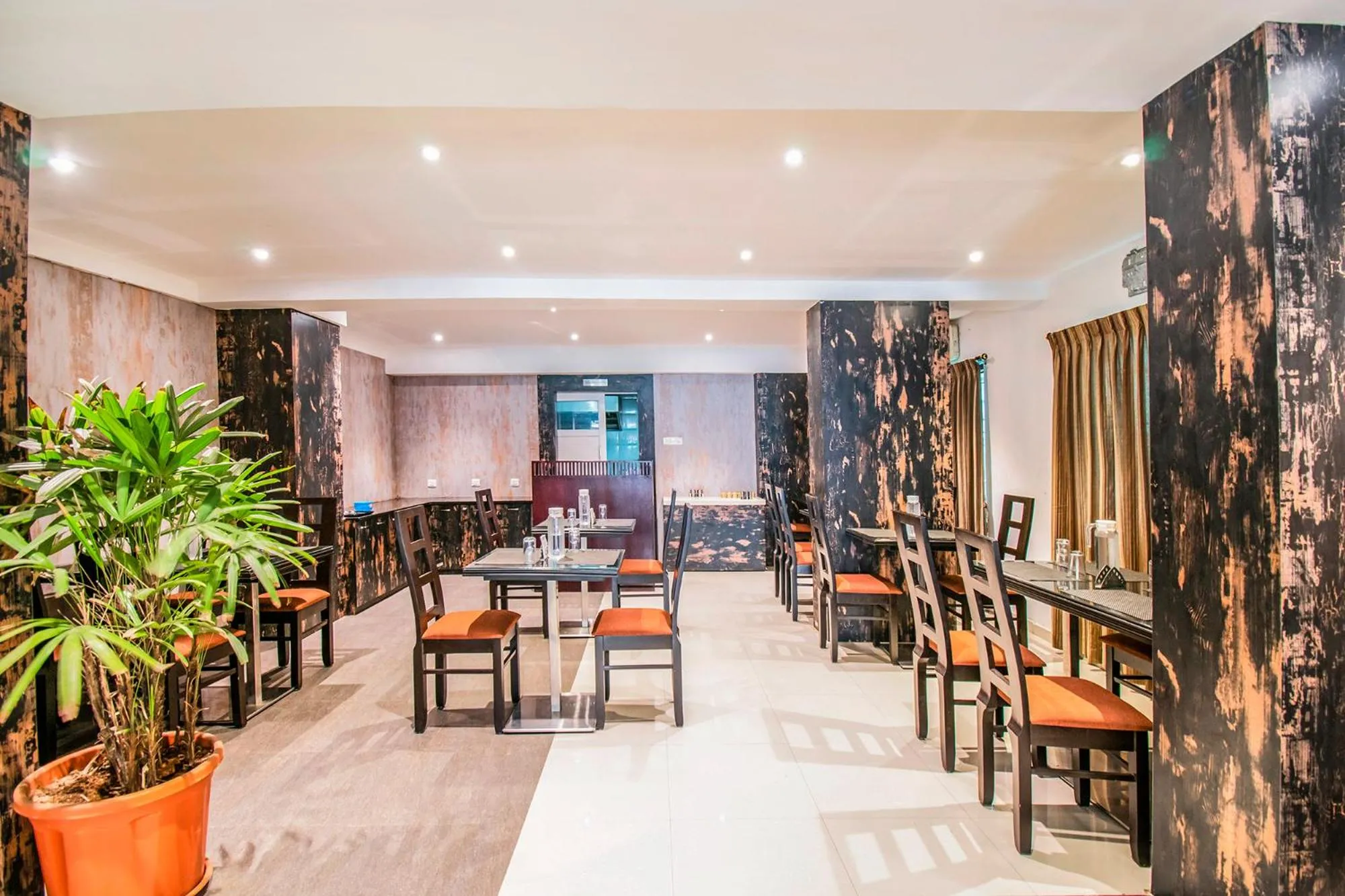 Restaurant/places to eat in FabHotel Jansi Deluxe - Nr Gandhipuram Bus stand