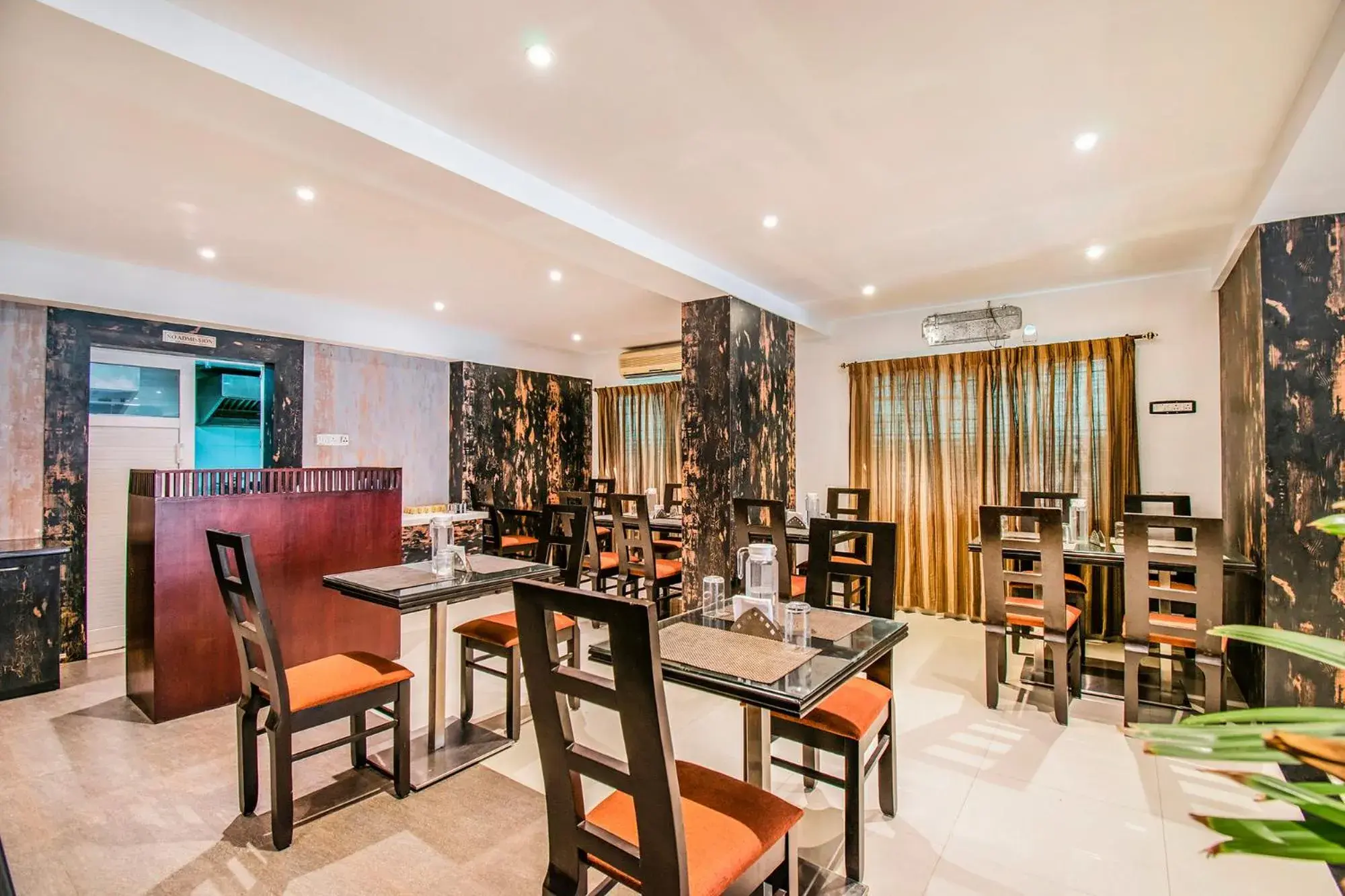 Restaurant/places to eat in FabHotel Jansi Deluxe - Nr Gandhipuram Bus stand Restaurant/places to eat in FabHotel Jansi Deluxe - Nr Gandhipuram Bus stand