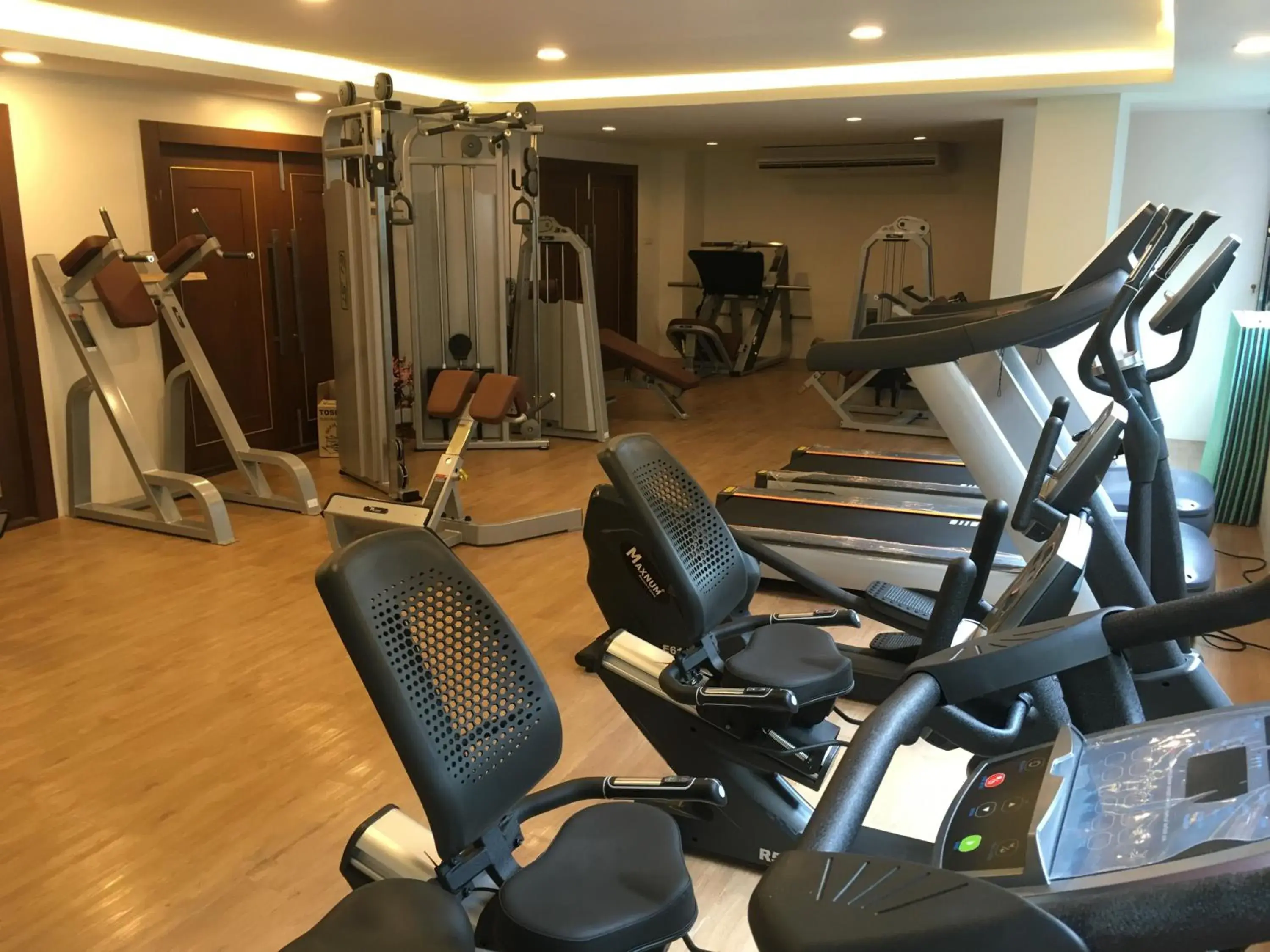 Fitness centre/facilities in Metro Hotel & Spa Fitness centre/facilities in Metro Hotel & Spa