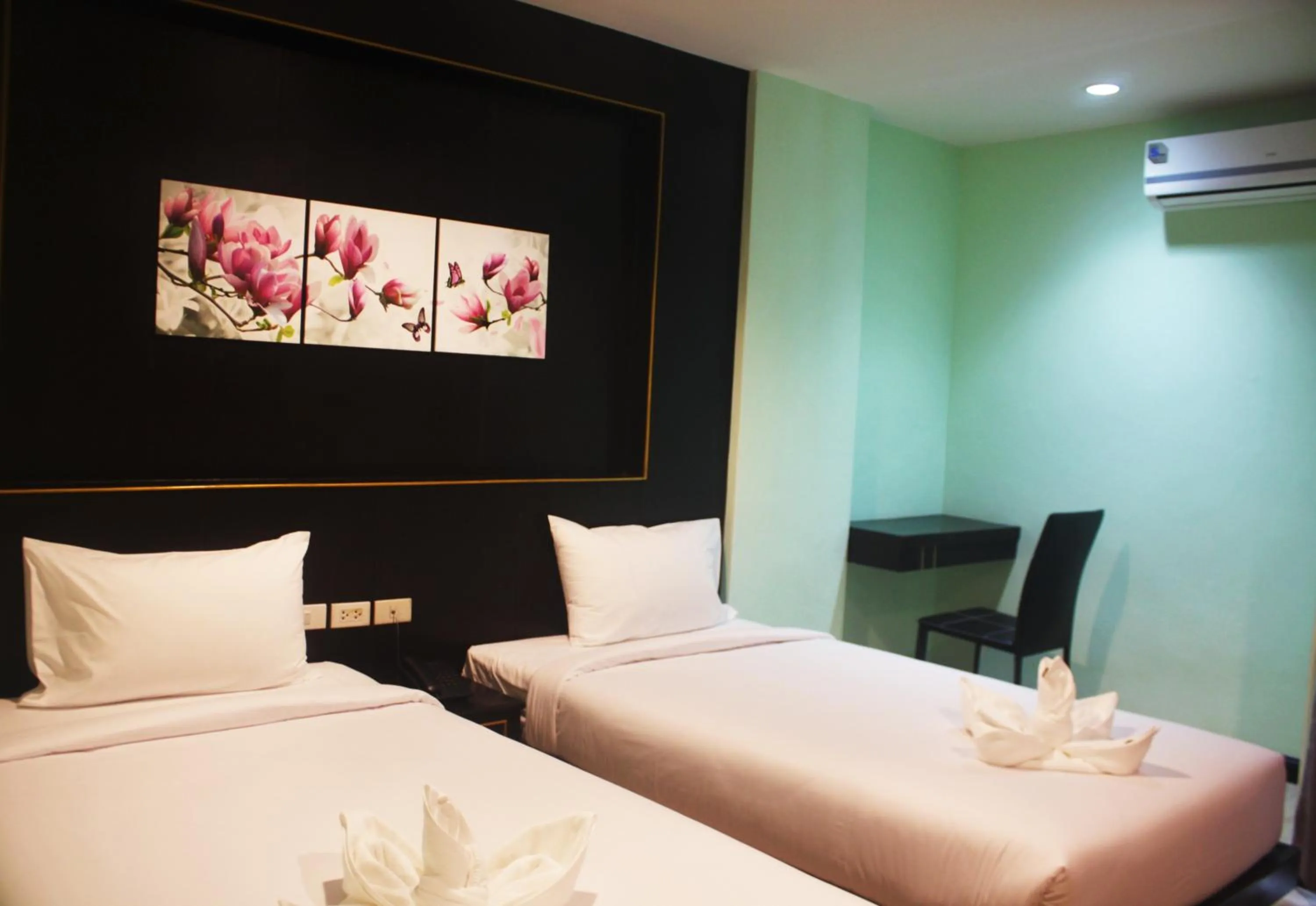 Photo of the whole room, Bed in Metro Hotel & Spa