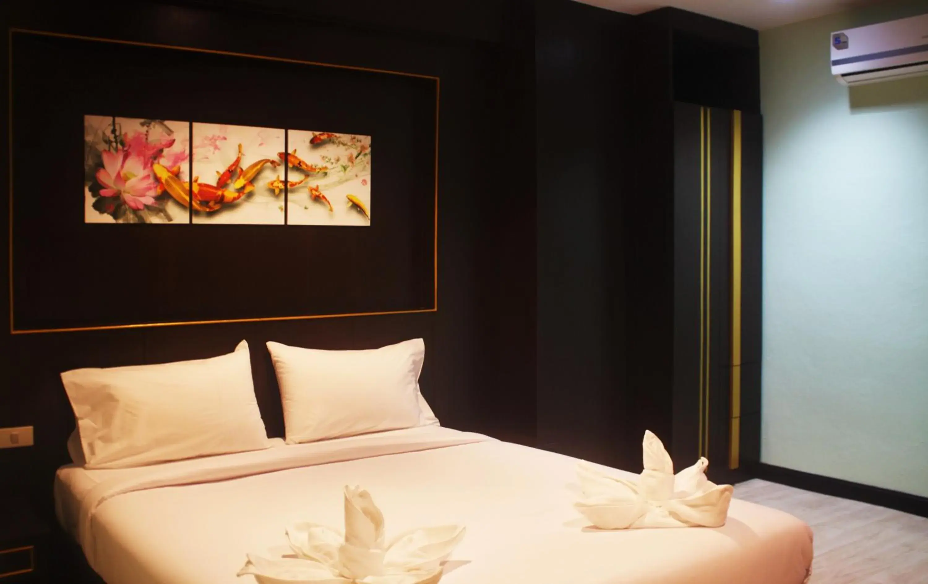 Photo of the whole room, Bed in Metro Hotel & Spa Photo of the whole room, Bed in Metro Hotel & Spa