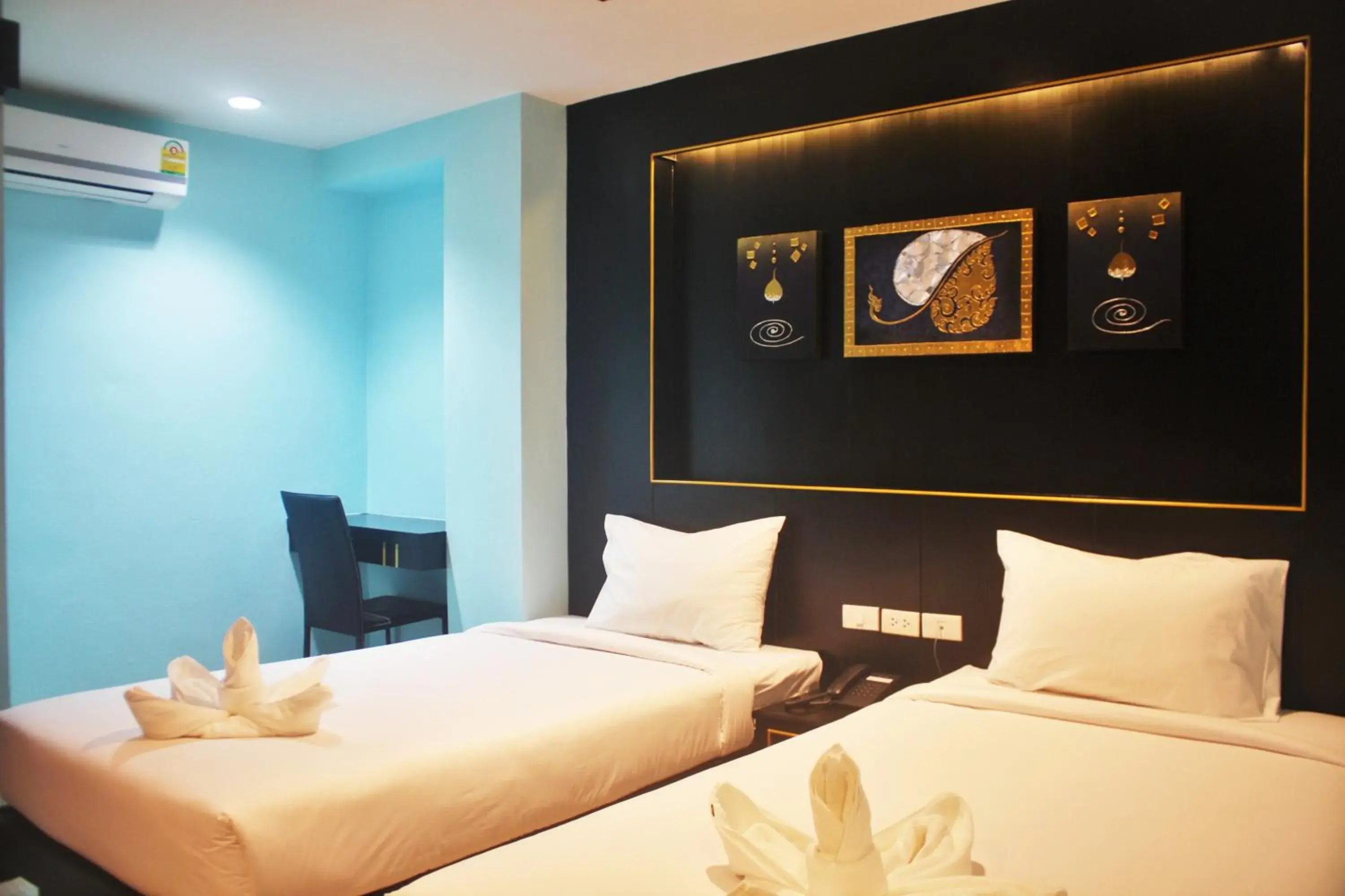 Photo of the whole room, Bed in Metro Hotel & Spa Photo of the whole room, Bed in Metro Hotel & Spa