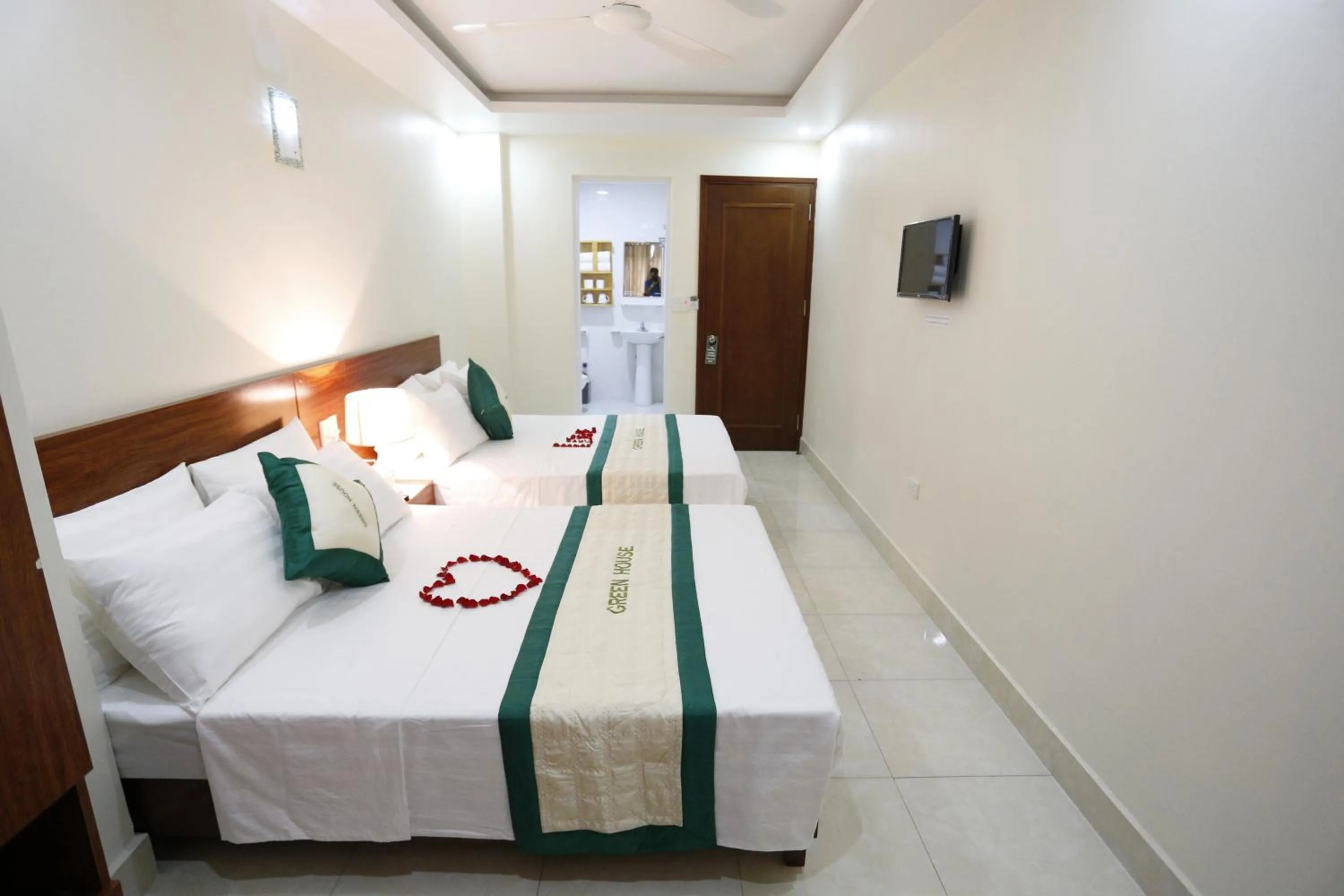 Bedroom, Bed in catba sunrise hotel