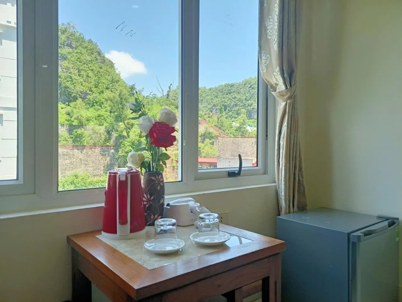 Bedroom in catba sunrise hotel