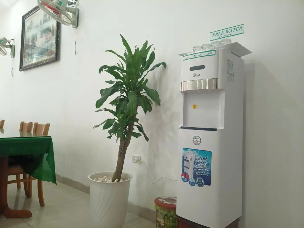 Restaurant/places to eat in catba sunrise hotel